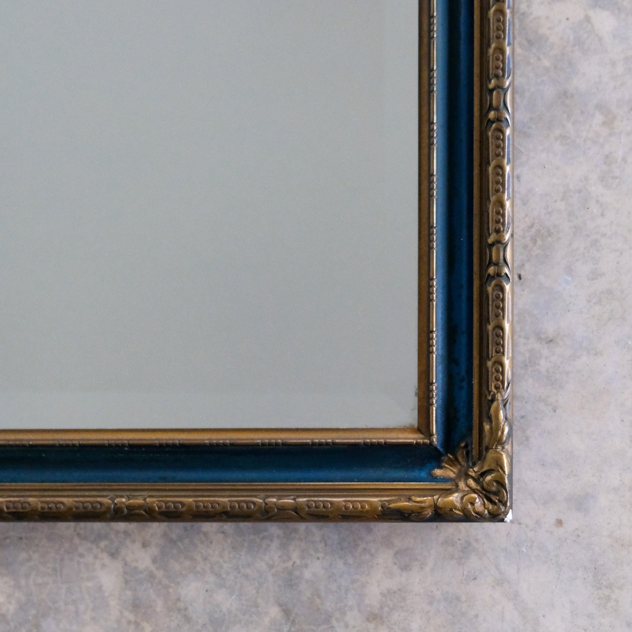 GILDED AND BLUE DETAILED WALL MIRROR