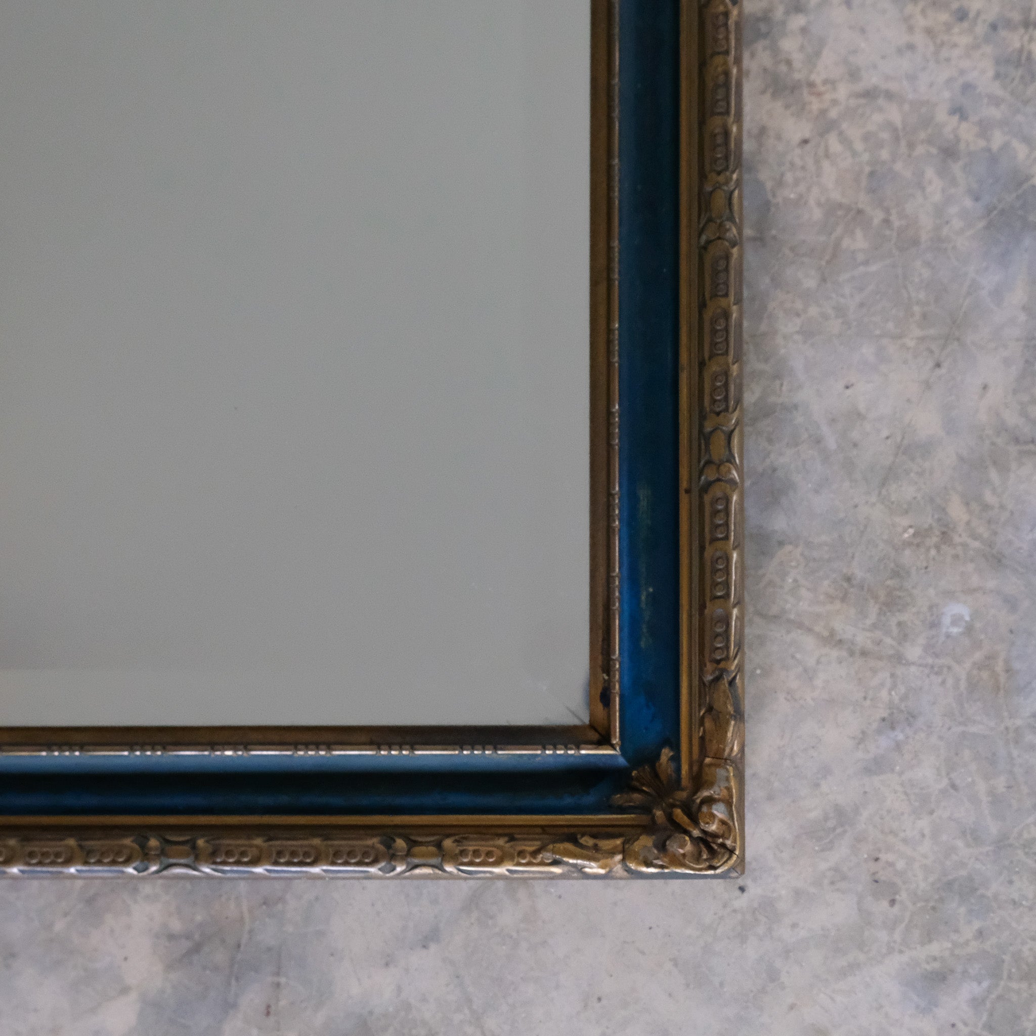 GILDED AND BLUE DETAILED WALL MIRROR