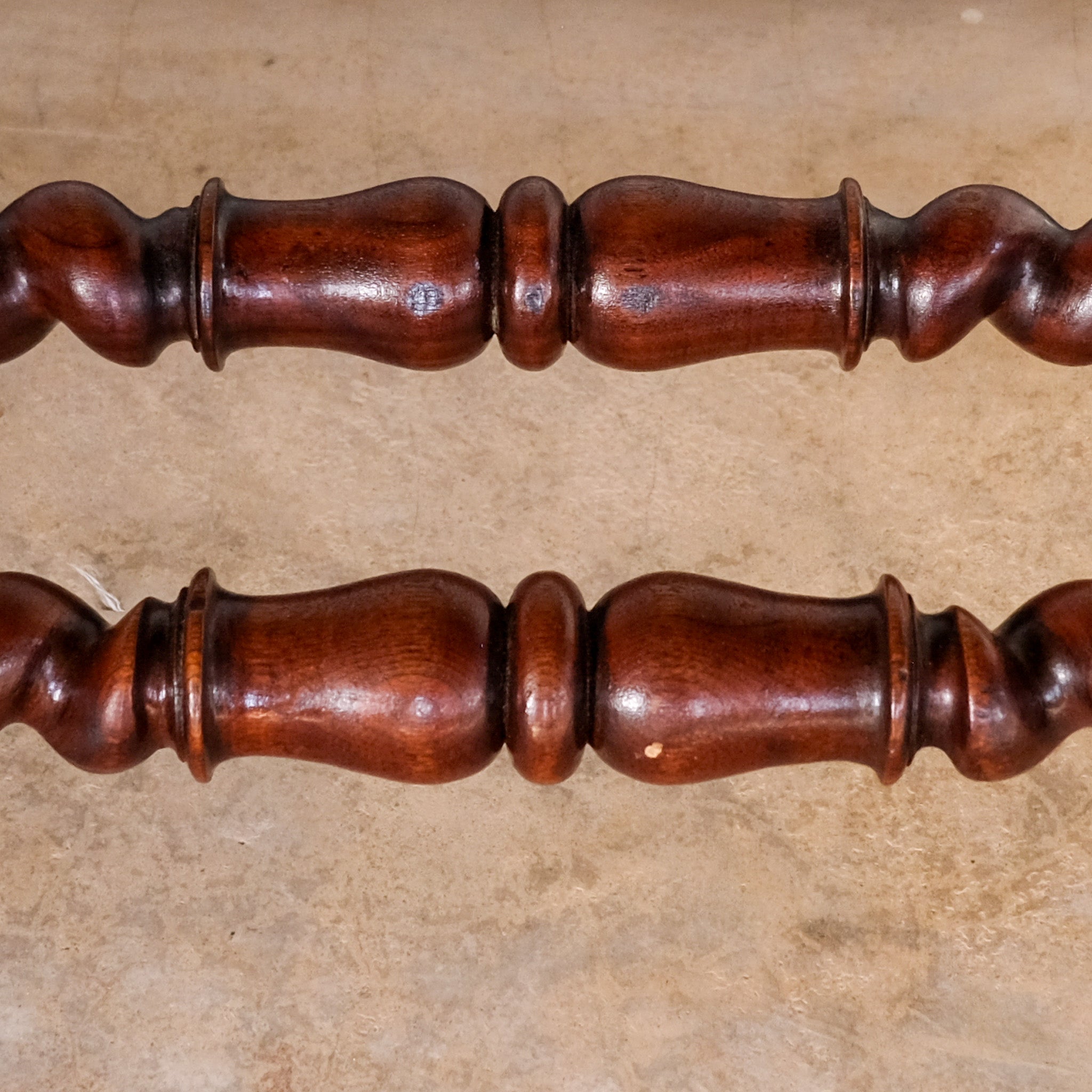 A VICTORIAN WALNUT AND ROSEWOOD LIBRARY TABLE