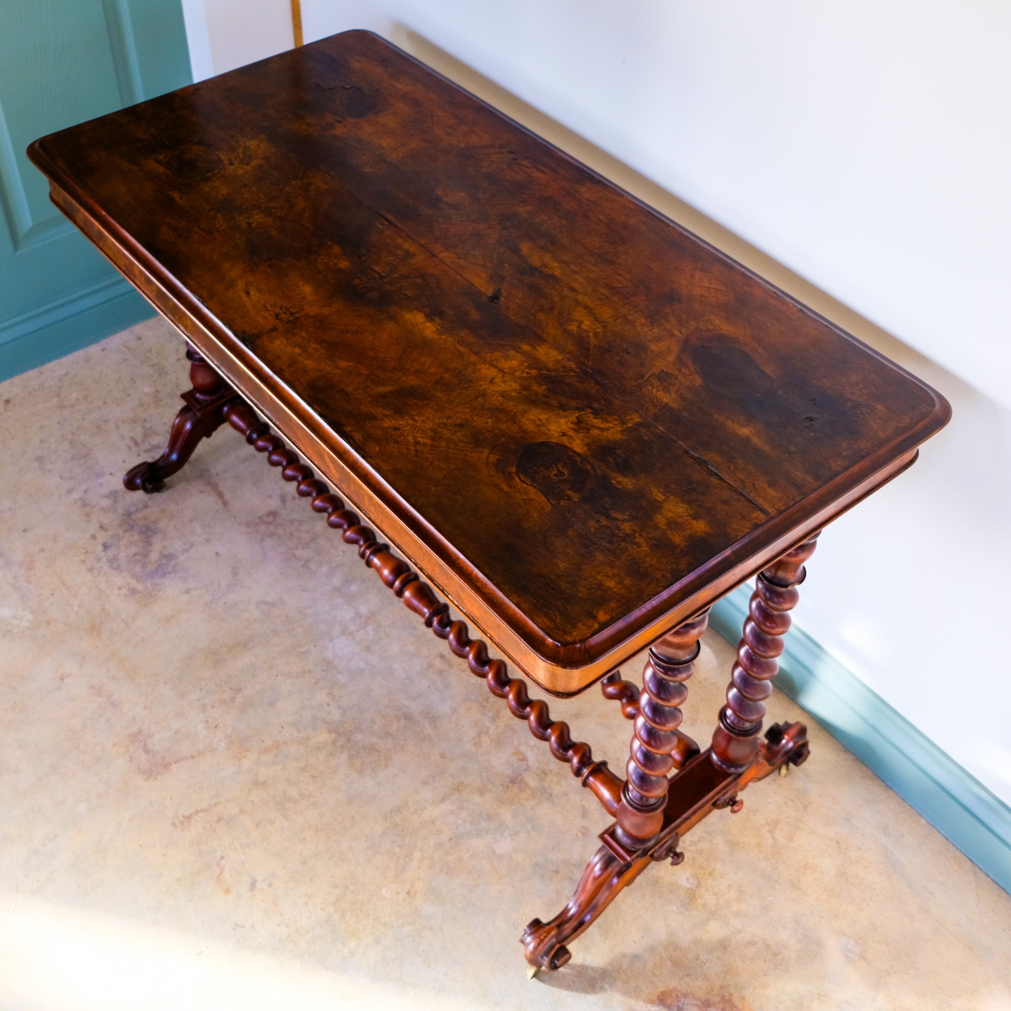 A VICTORIAN WALNUT AND ROSEWOOD LIBRARY TABLE