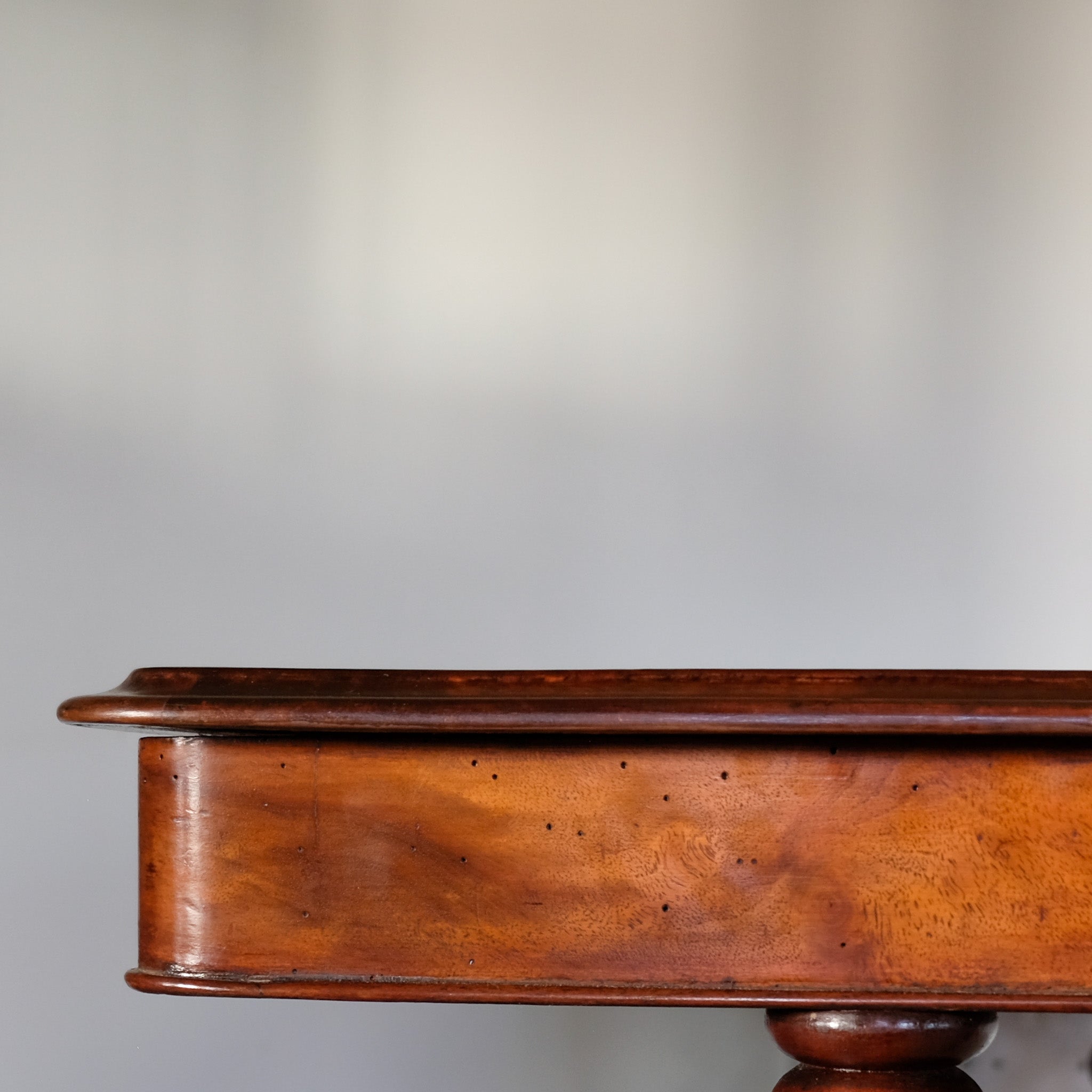 A VICTORIAN WALNUT AND ROSEWOOD LIBRARY TABLE