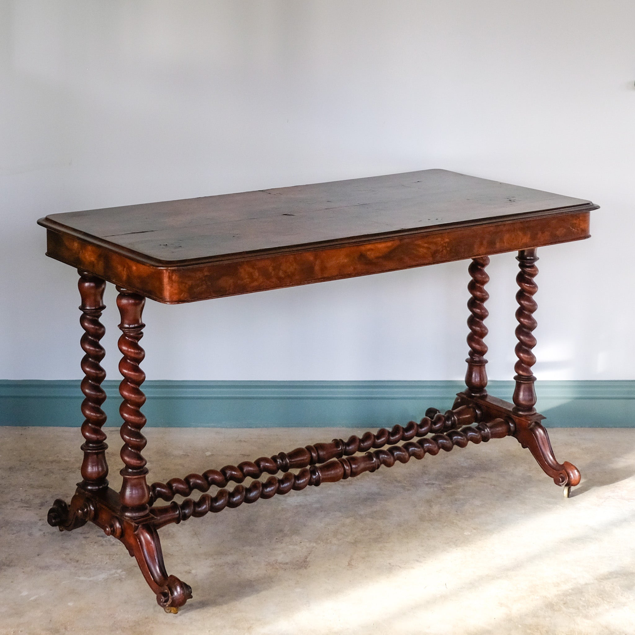 A VICTORIAN WALNUT AND ROSEWOOD LIBRARY TABLE