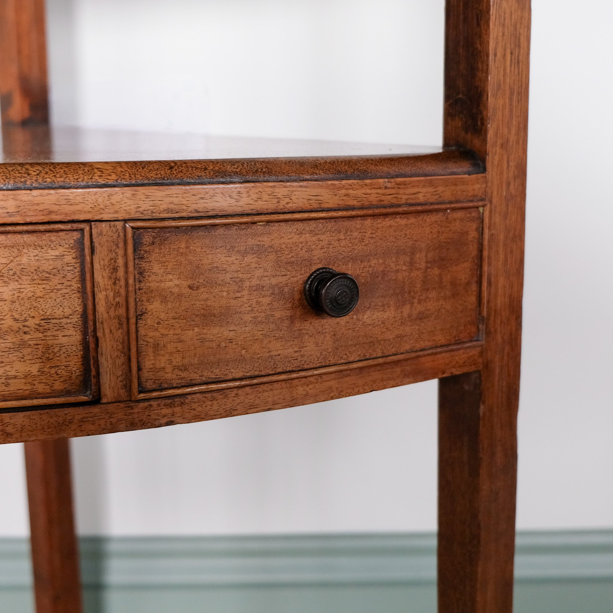 GEORGE III MAHOGANY CORNER WASHSTAND
