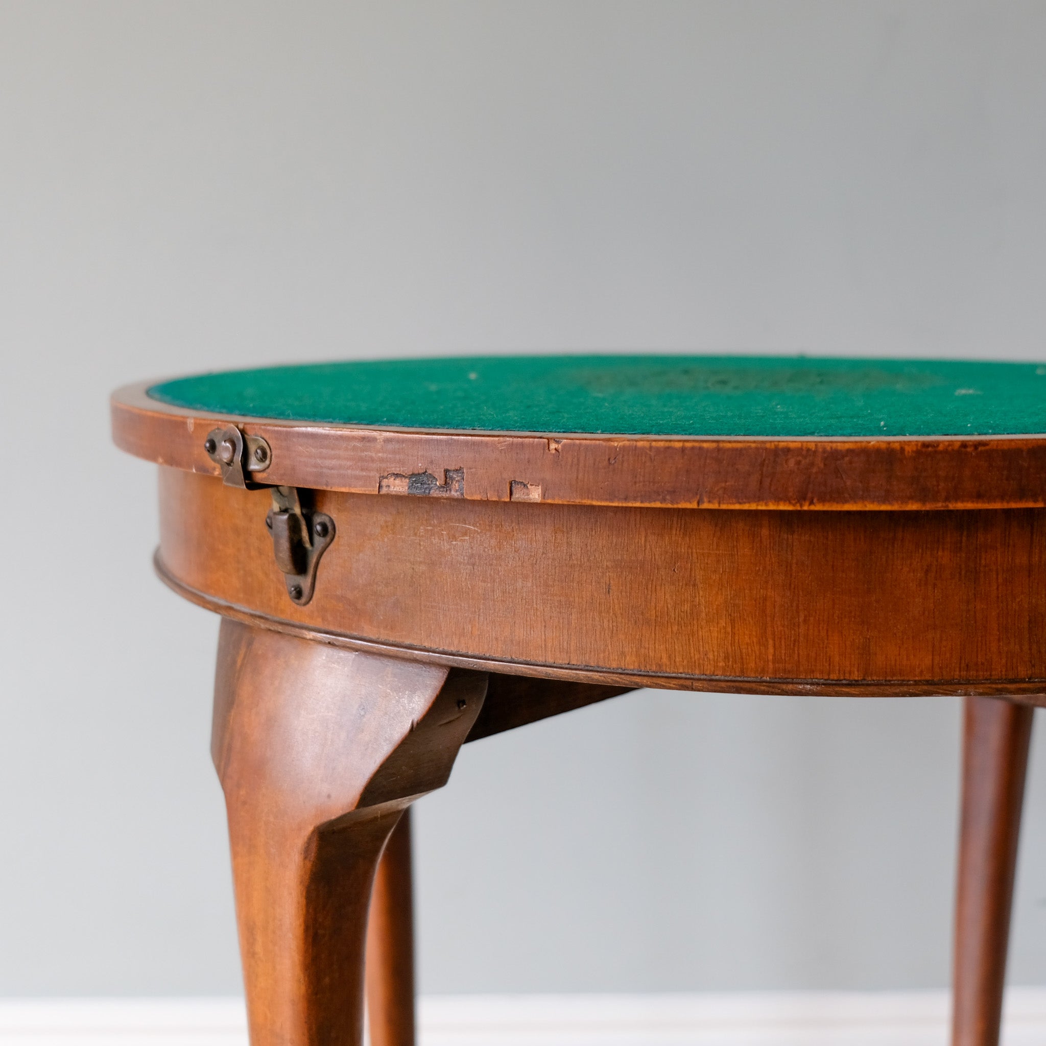 VICTORIAN SATINWOOD OCCASIONAL / LAMP TABLE