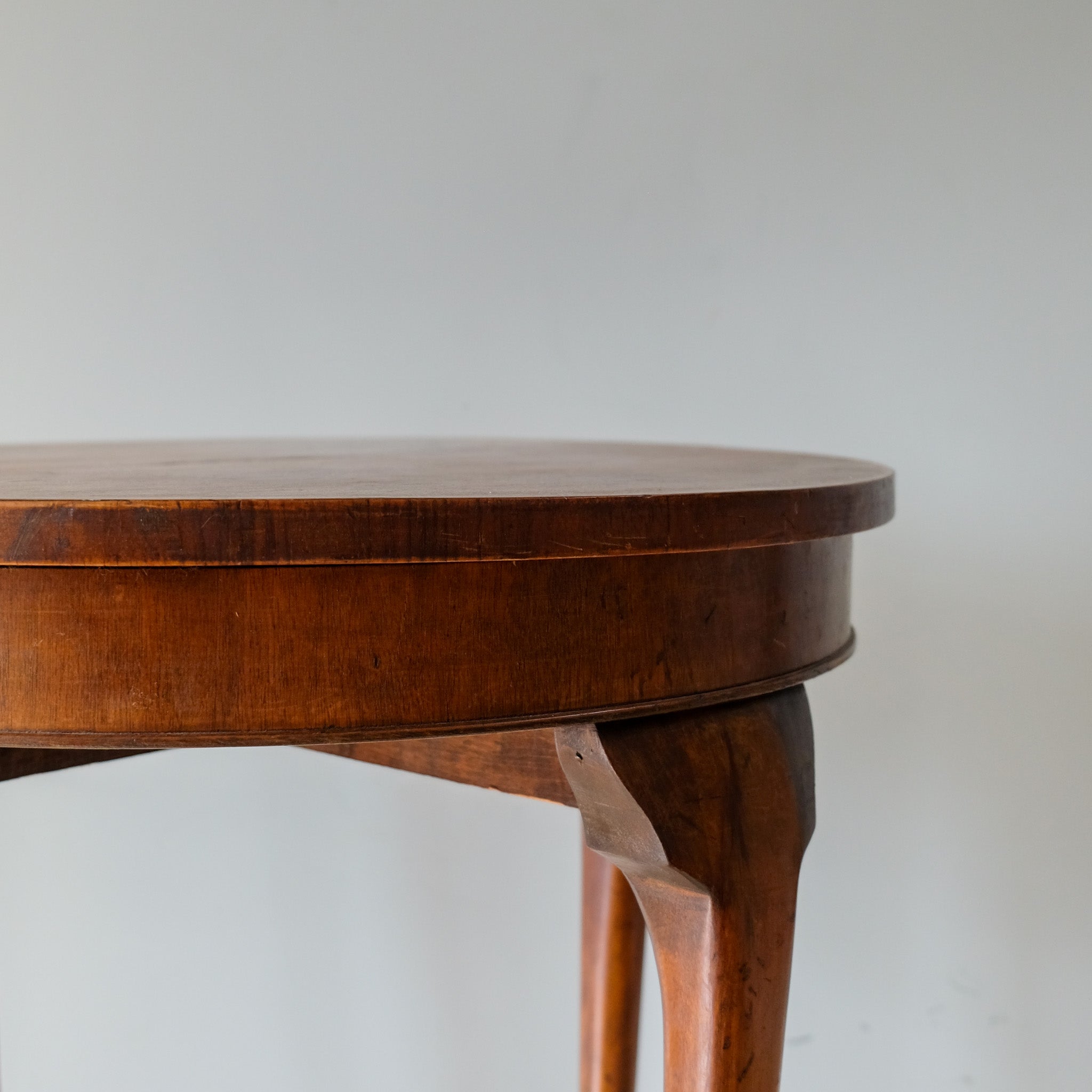 VICTORIAN SATINWOOD OCCASIONAL / LAMP TABLE