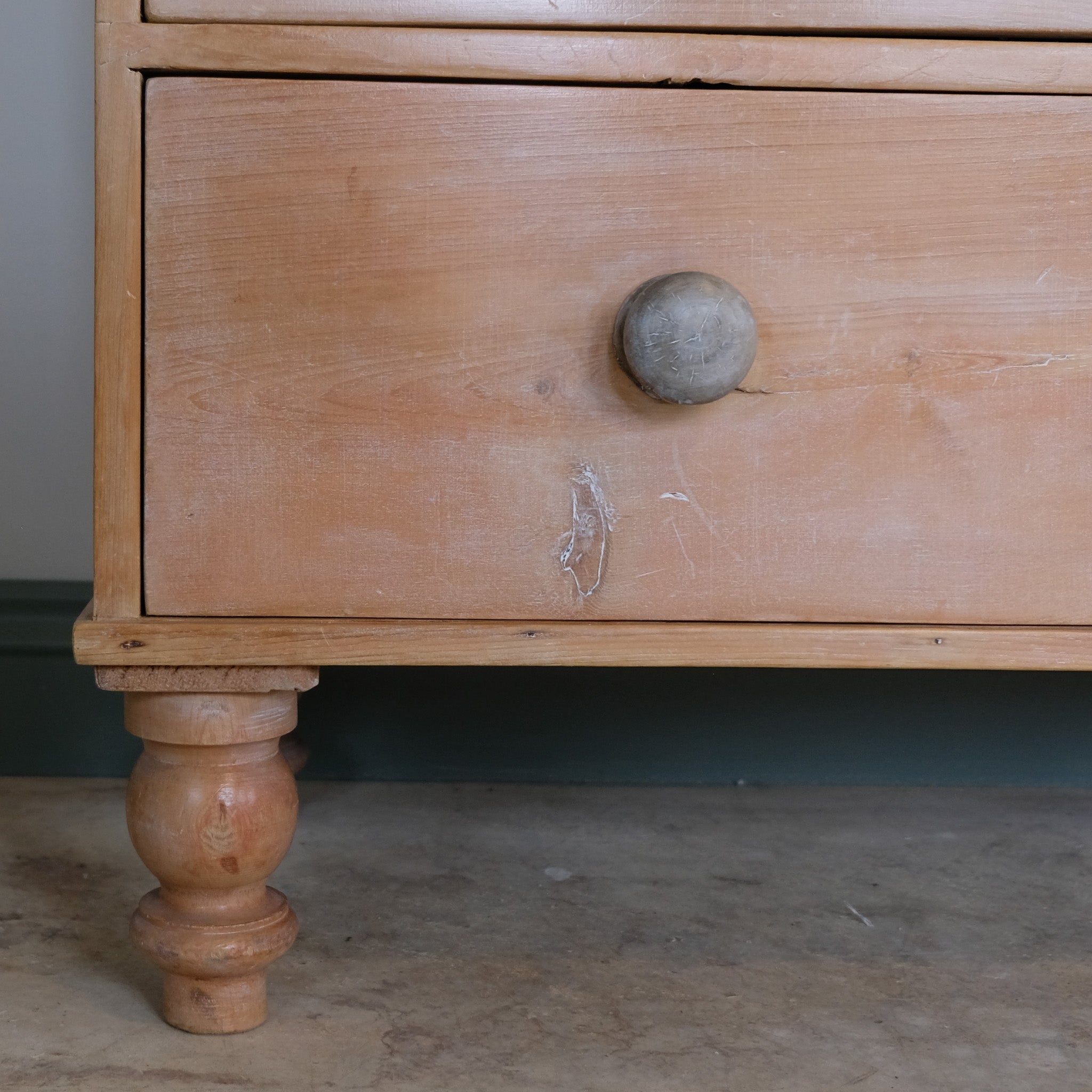 VICTORIAN PINE CHEST OF DRAWERS