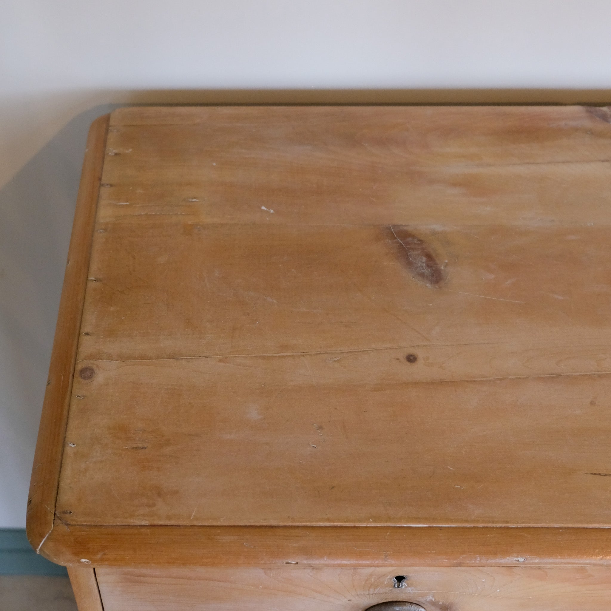 VICTORIAN PINE CHEST OF DRAWERS