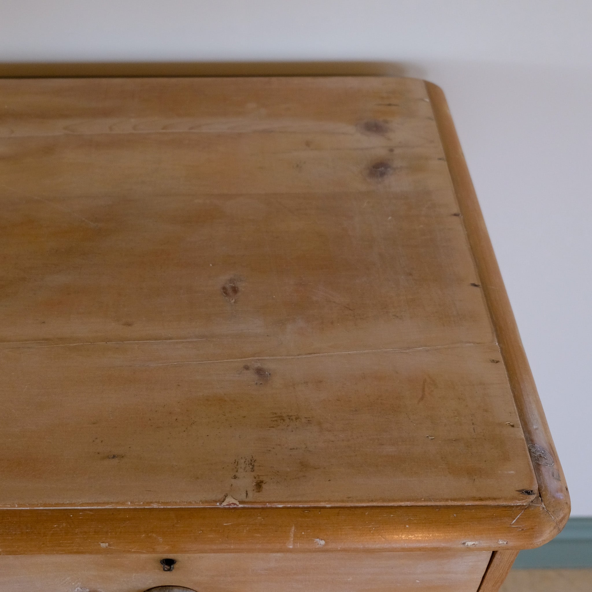 VICTORIAN PINE CHEST OF DRAWERS