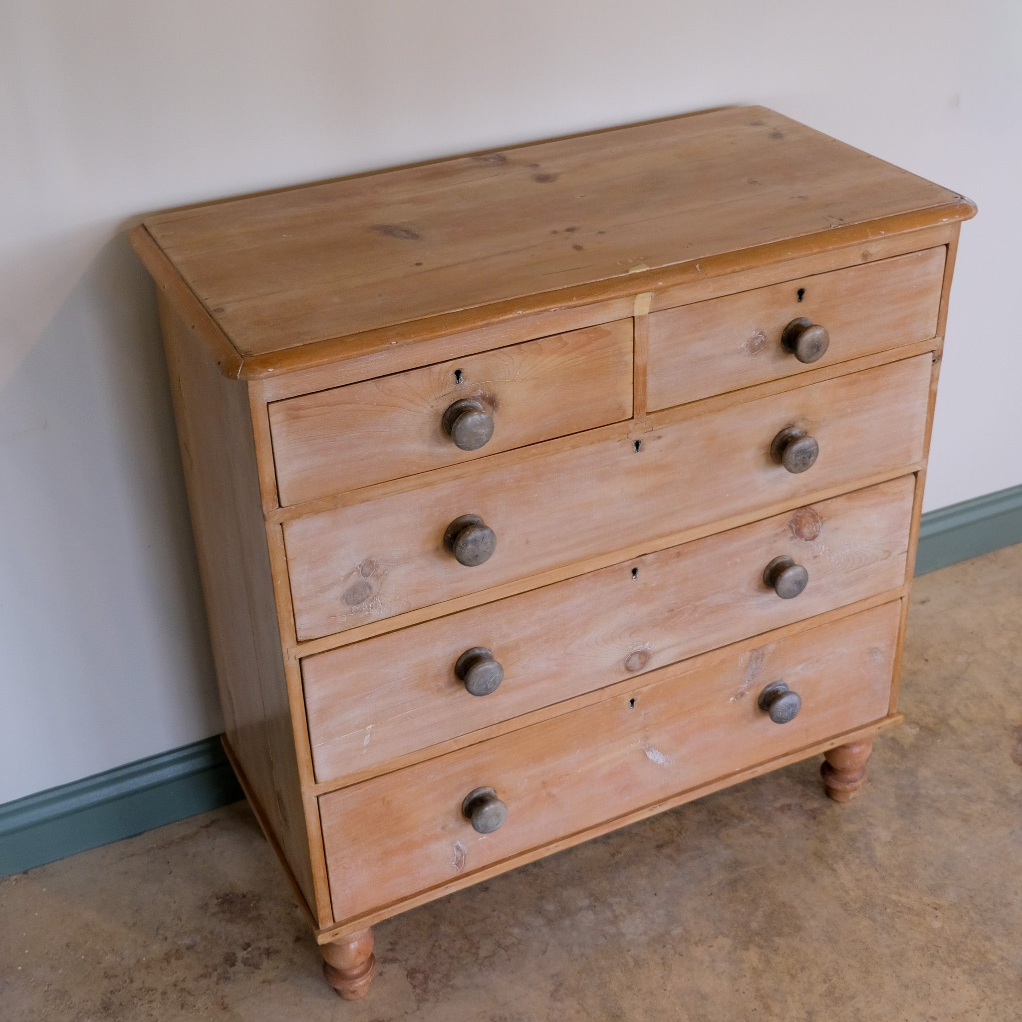 VICTORIAN PINE CHEST OF DRAWERS