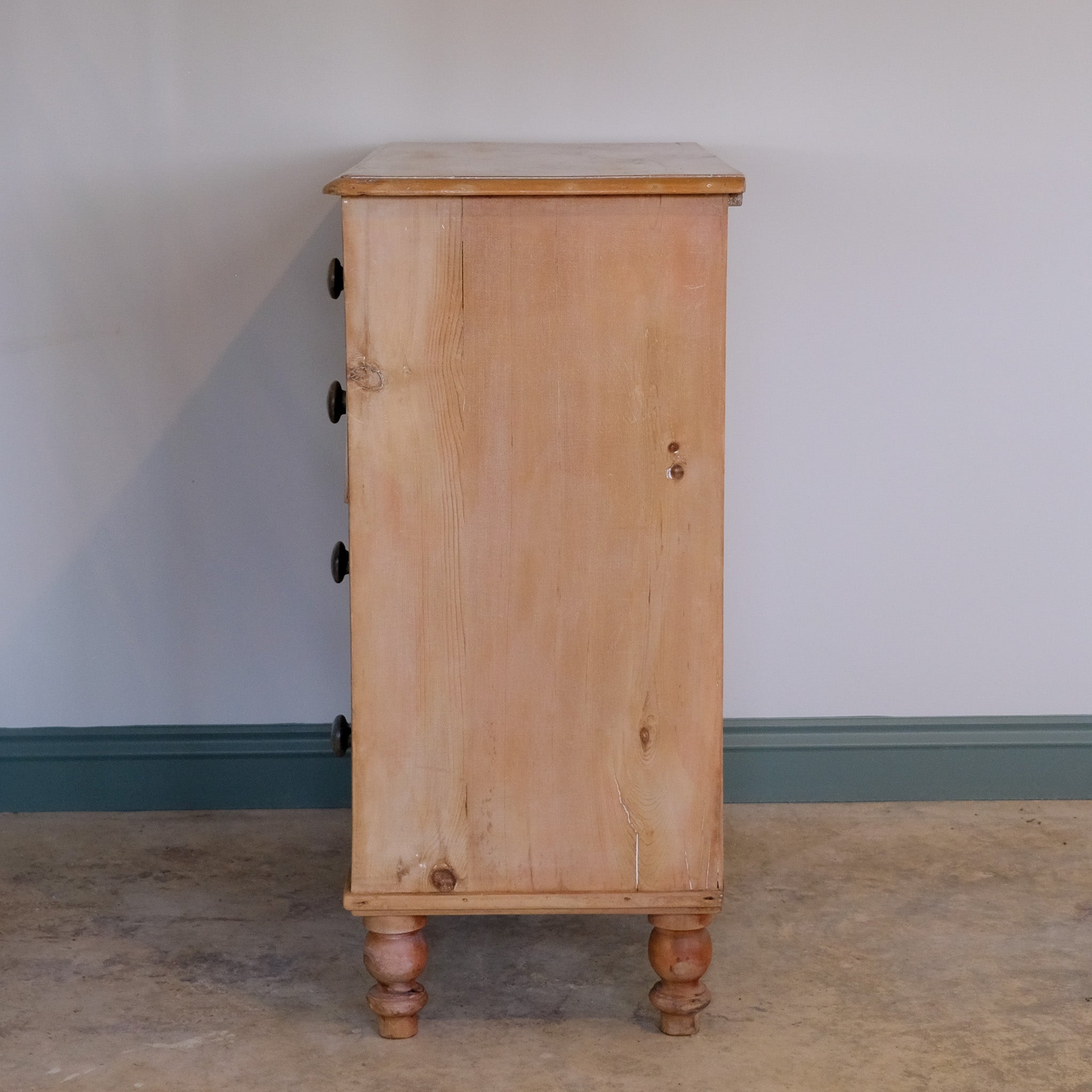VICTORIAN PINE CHEST OF DRAWERS