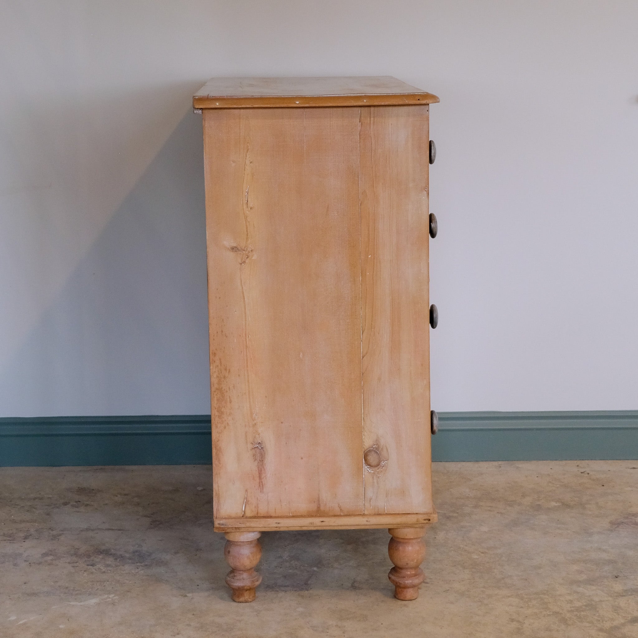 VICTORIAN PINE CHEST OF DRAWERS