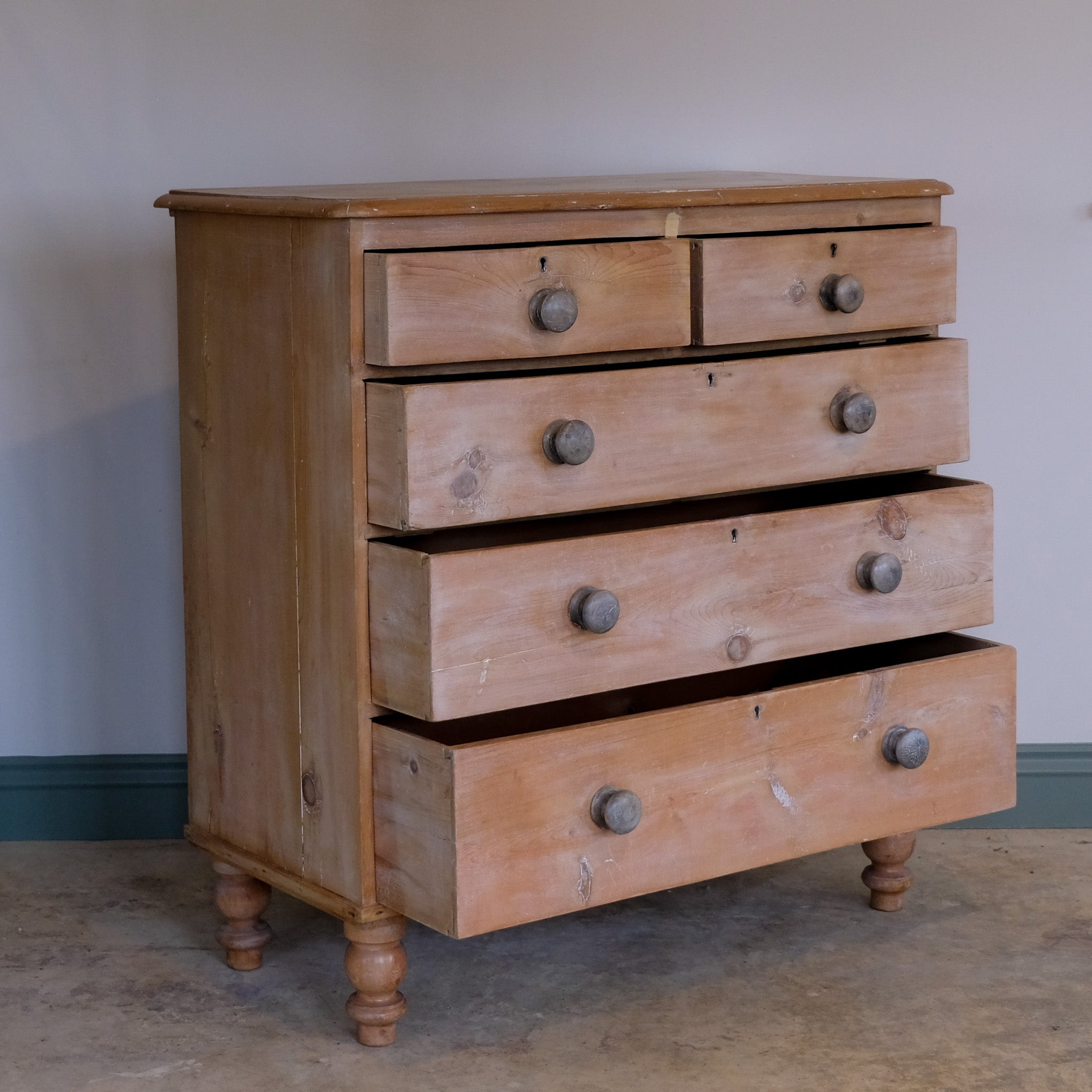 VICTORIAN PINE CHEST OF DRAWERS
