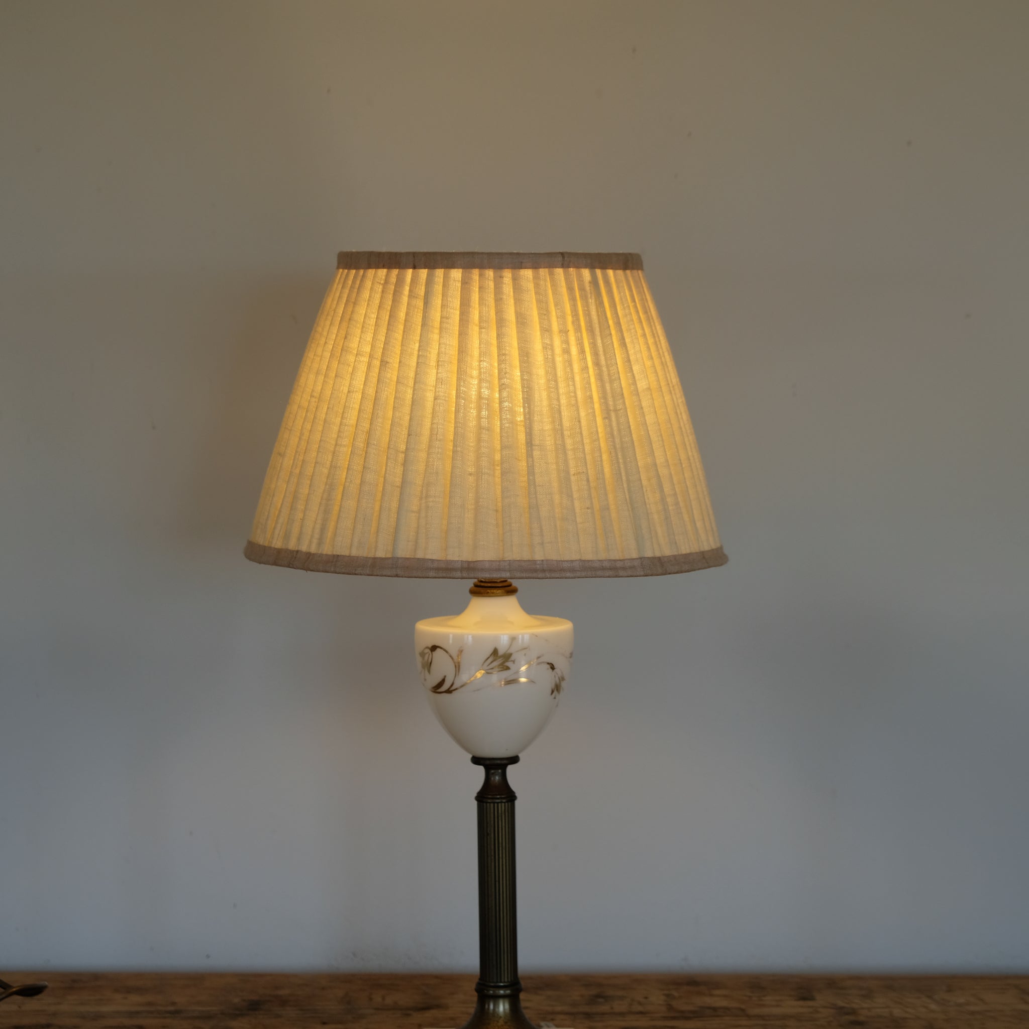 Elegant Brass Table Lamp with Reeded Brass Column