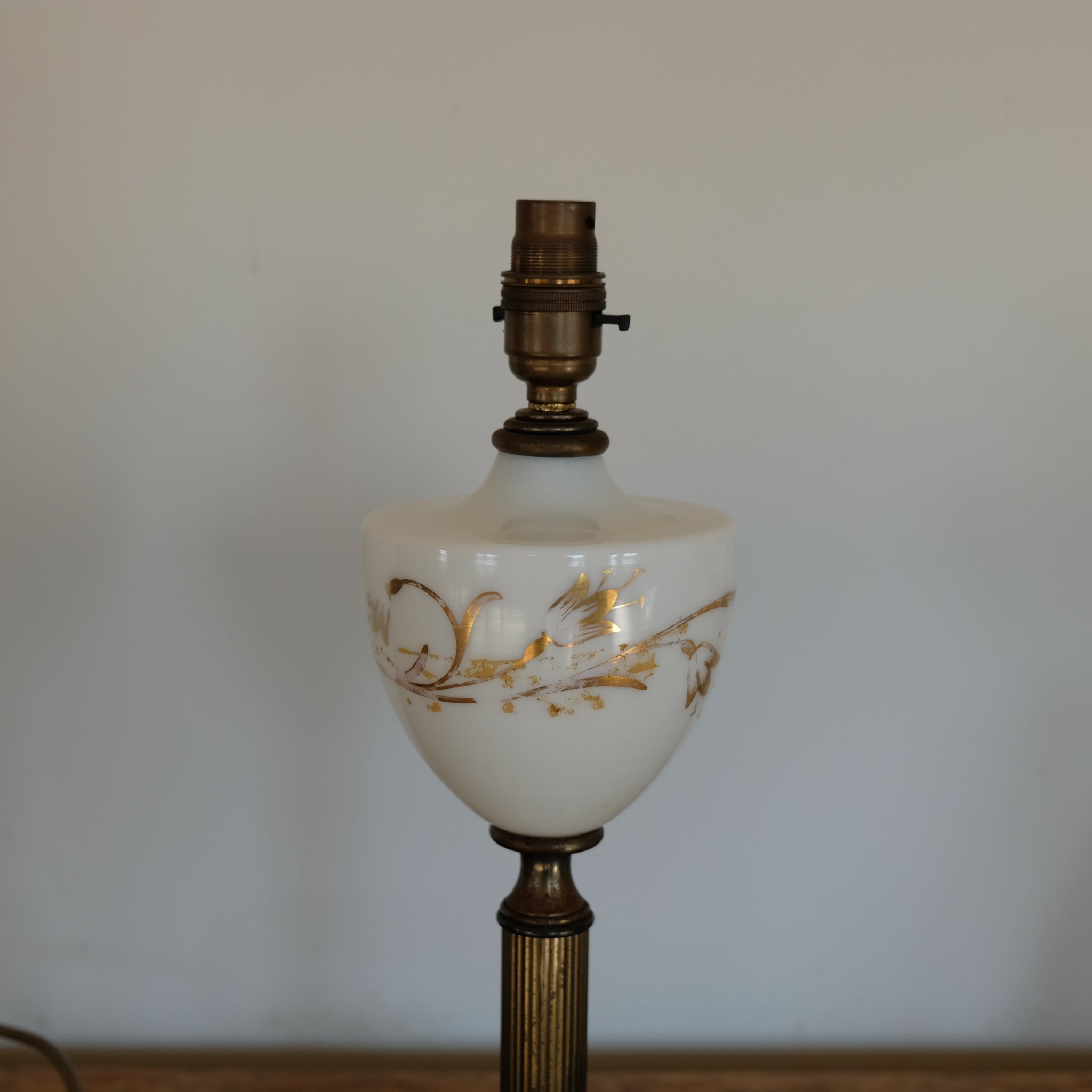 Elegant Brass Table Lamp with Reeded Brass Column
