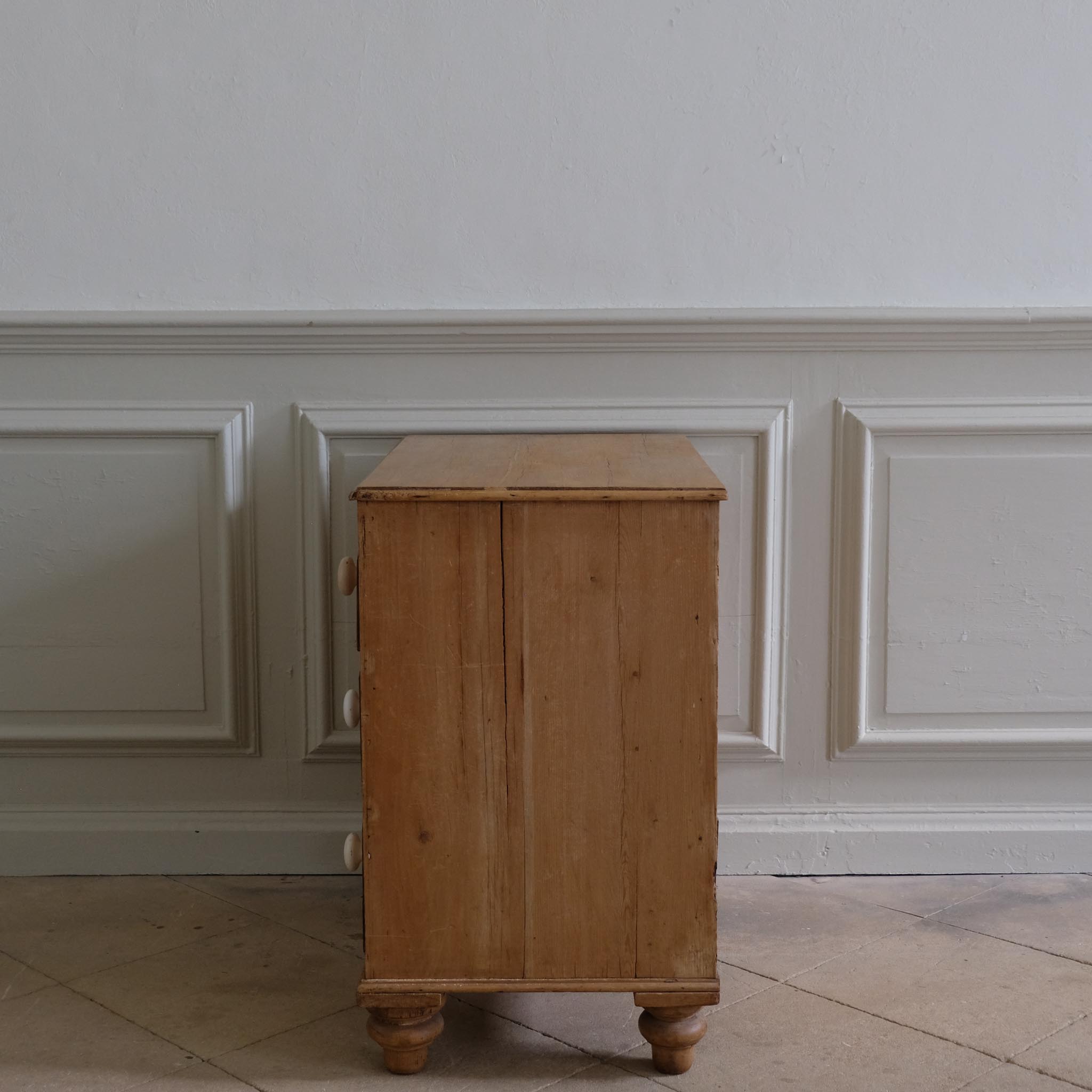 EDWARDIAN PINE CHEST OF DRAWERS WITH CERAMIC HANDLES