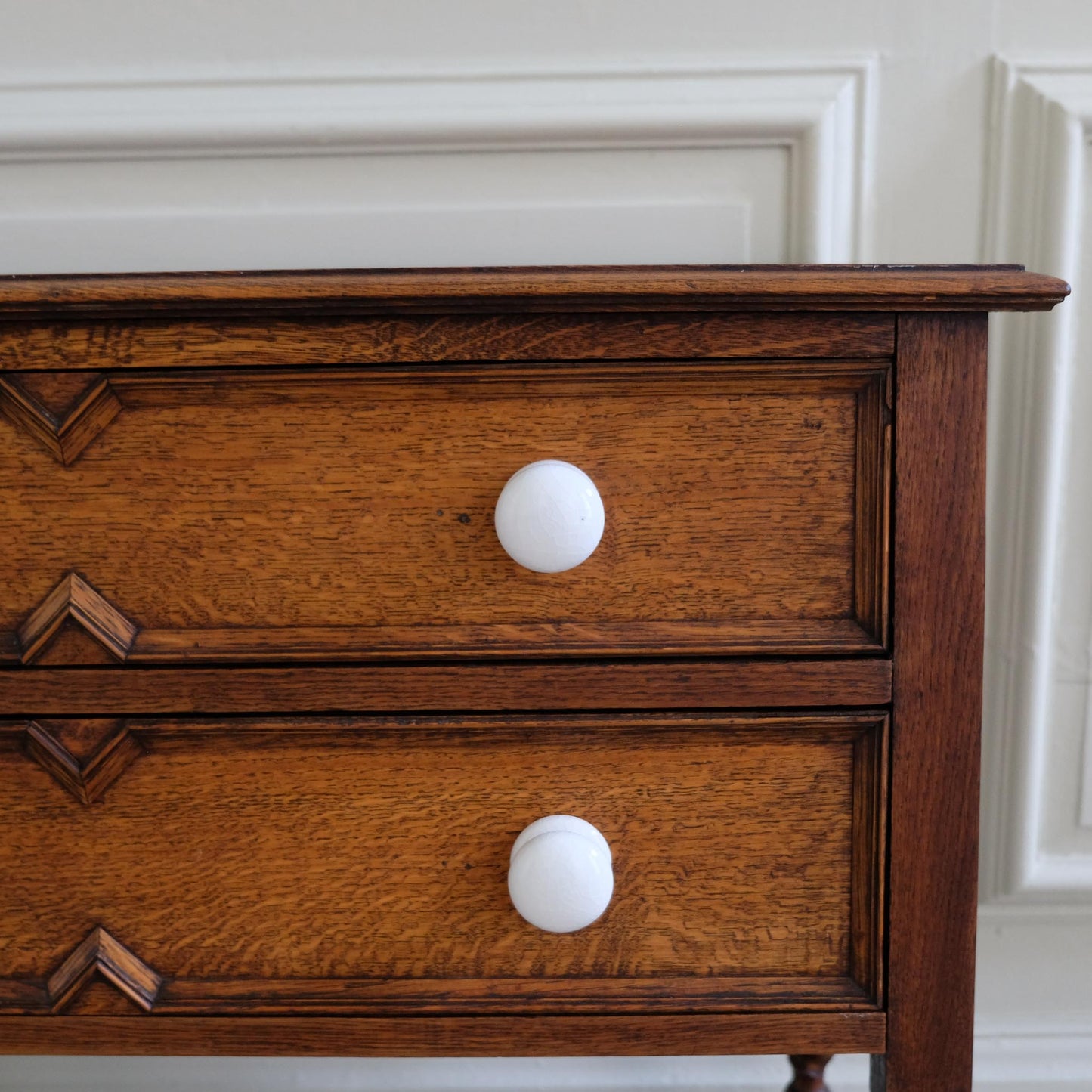 ARTS AND CRAFTS OAK SIDEBOARD WITH DRAWERS
