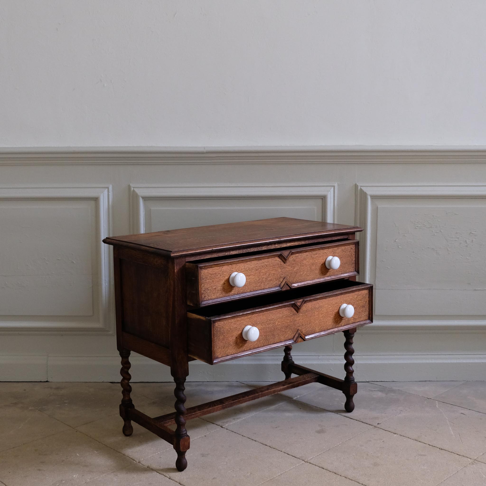 ARTS AND CRAFTS OAK SIDEBOARD WITH DRAWERS