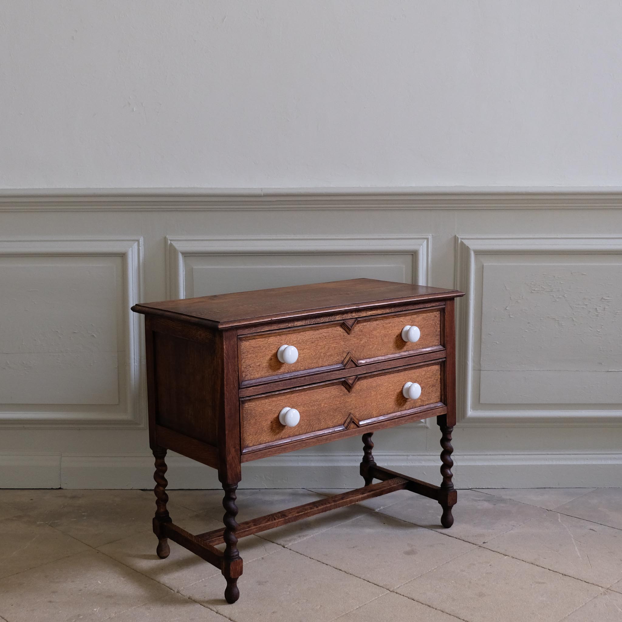 ARTS AND CRAFTS OAK SIDEBOARD WITH DRAWERS