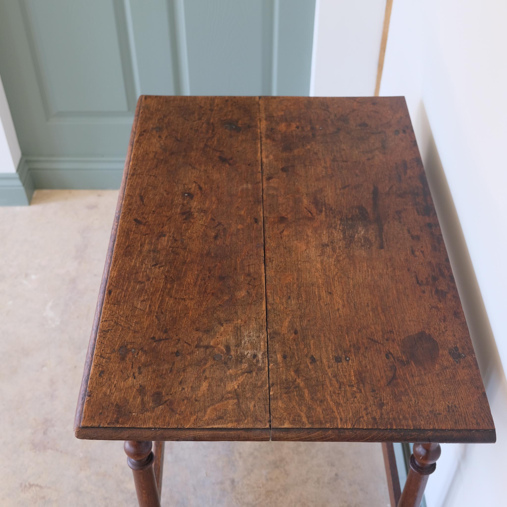 18TH CENTURY OAK SIDE TABLE