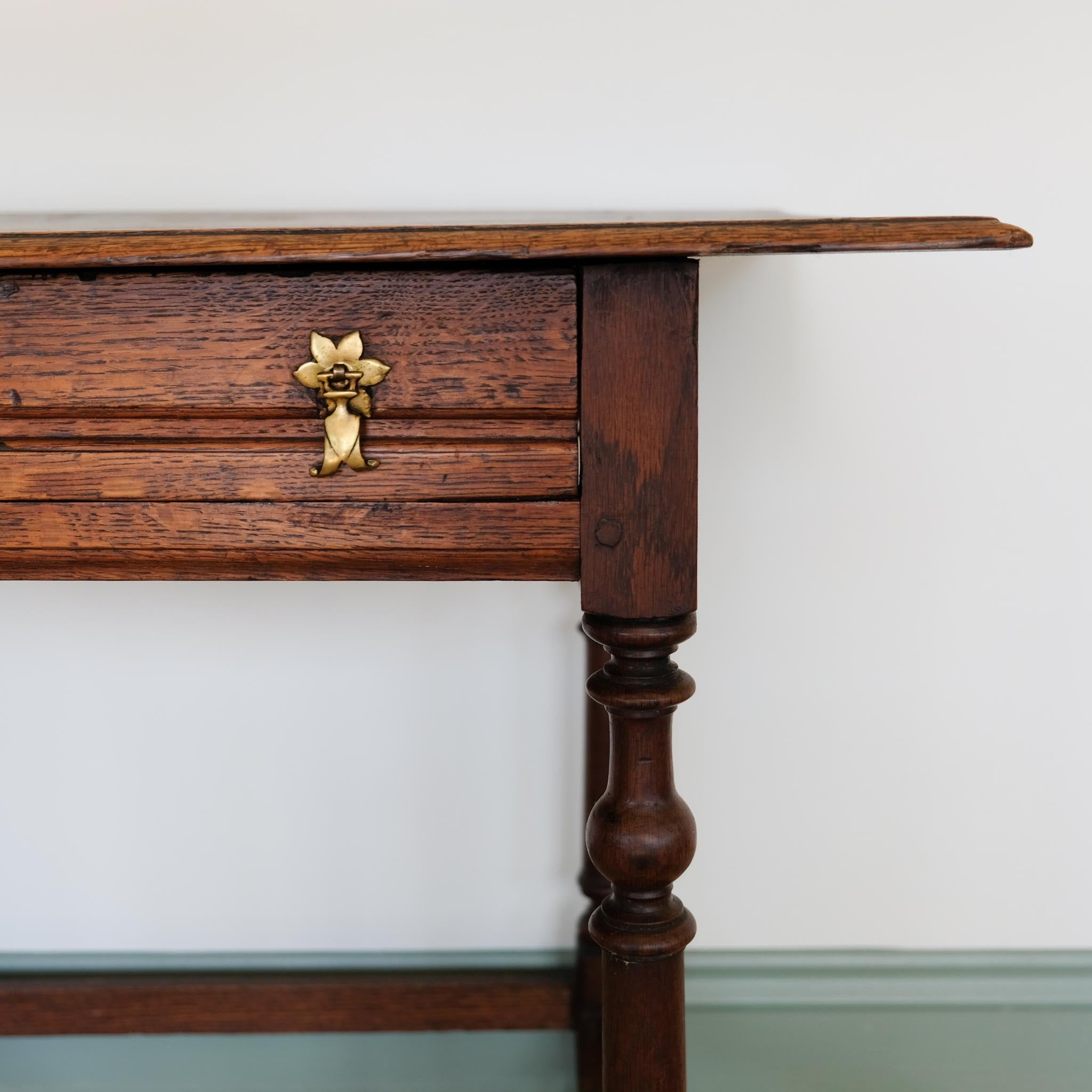 18TH CENTURY OAK SIDE TABLE