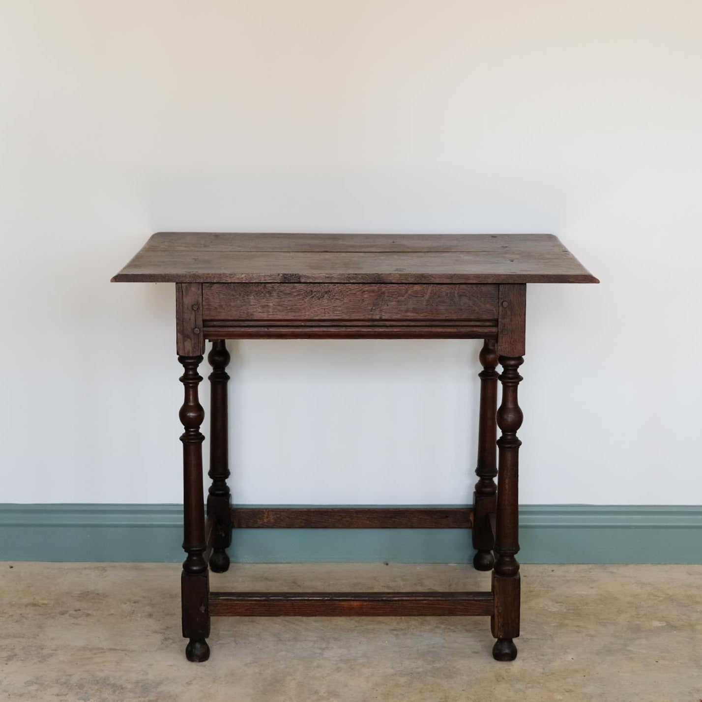 18TH CENTURY OAK SIDE TABLE