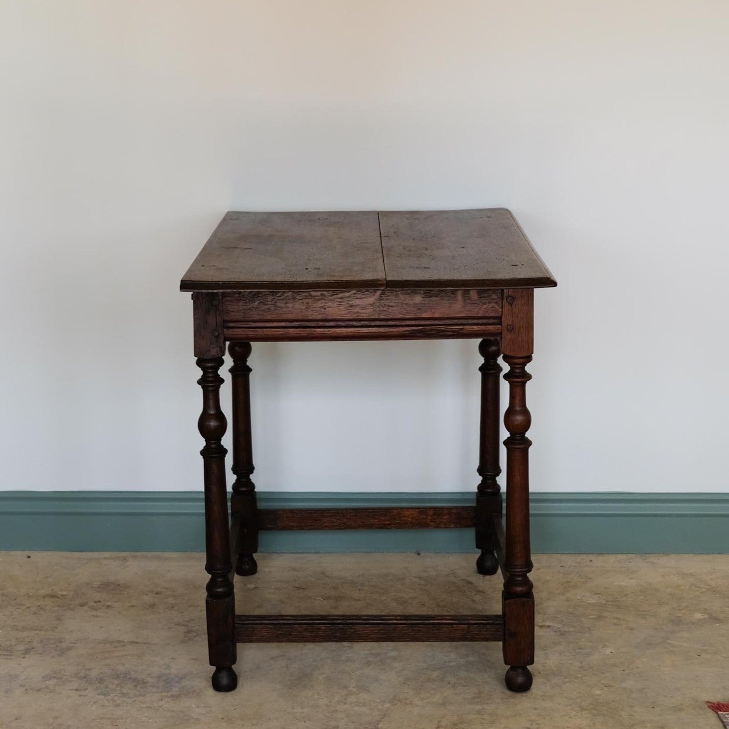 18TH CENTURY OAK SIDE TABLE