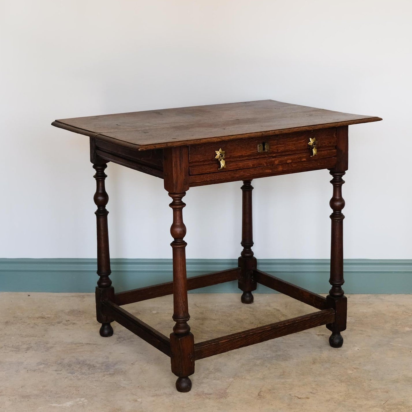 18TH CENTURY OAK SIDE TABLE