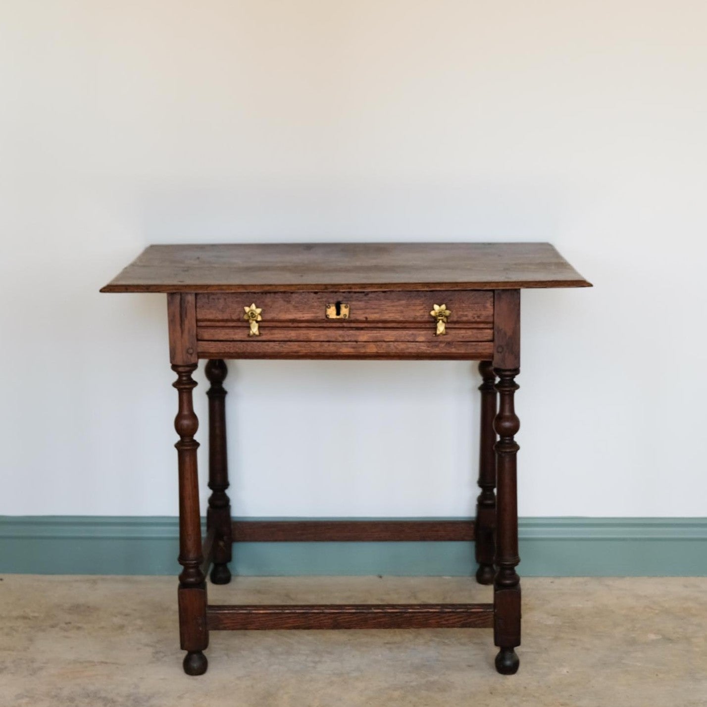 18TH CENTURY OAK SIDE TABLE