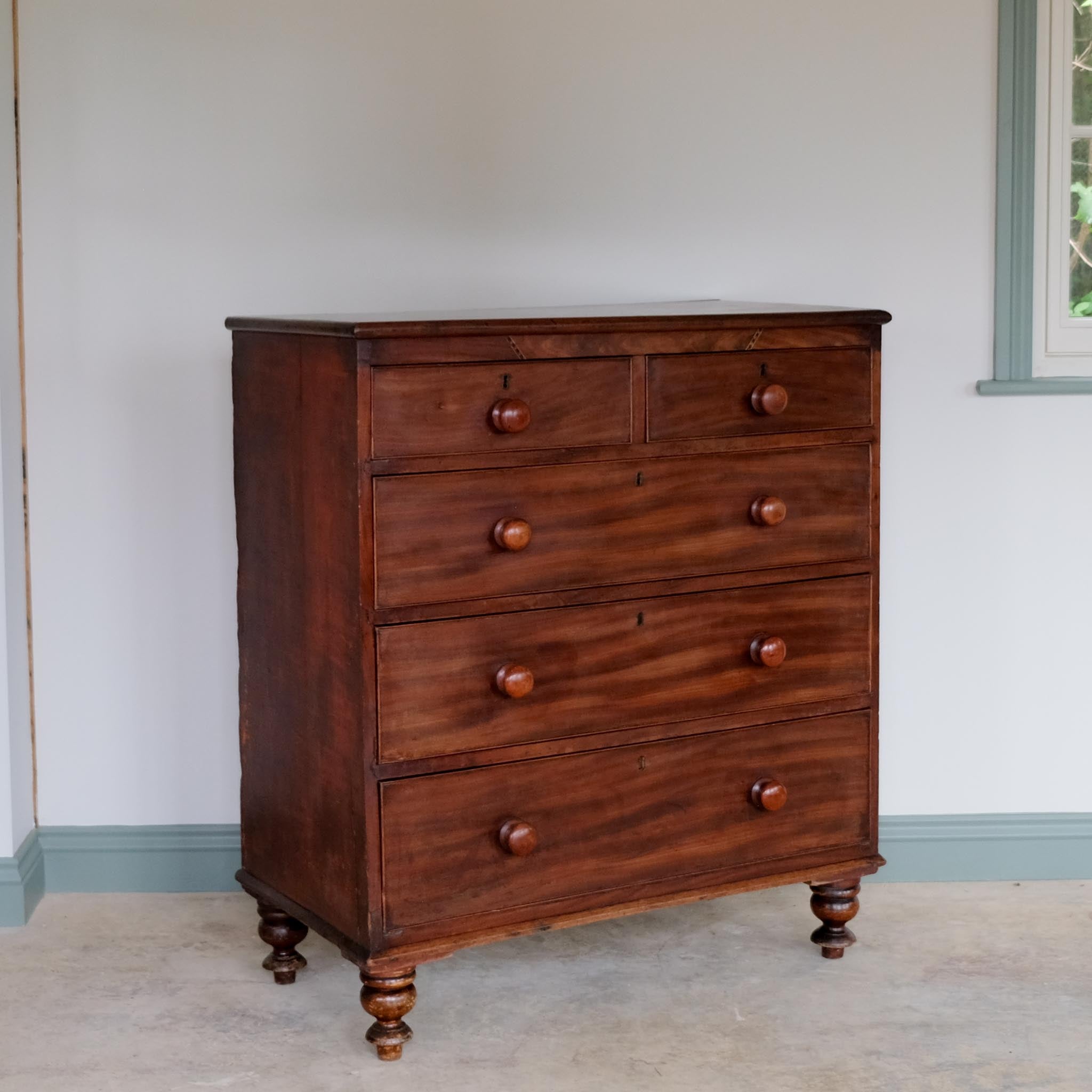 VICTORIAN MAHOGANY CHEST OF DRAWERS