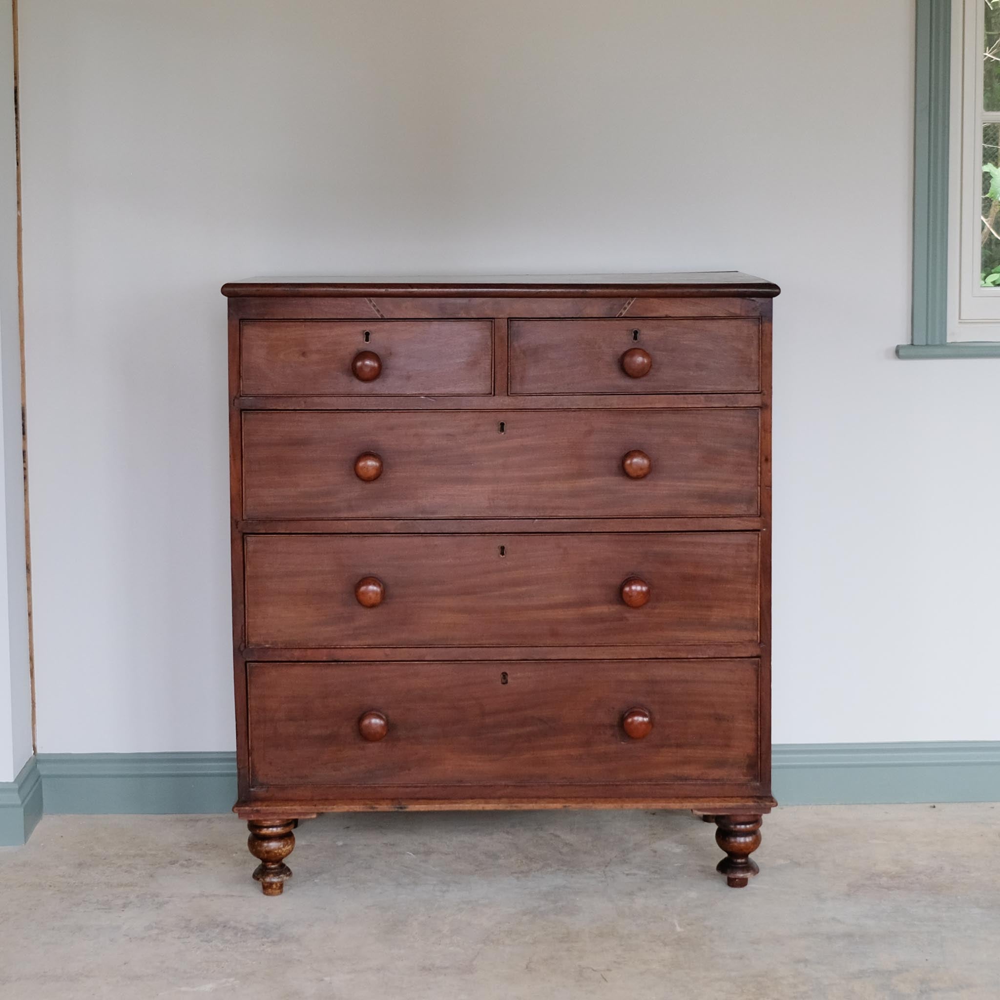 VICTORIAN MAHOGANY CHEST OF DRAWERS