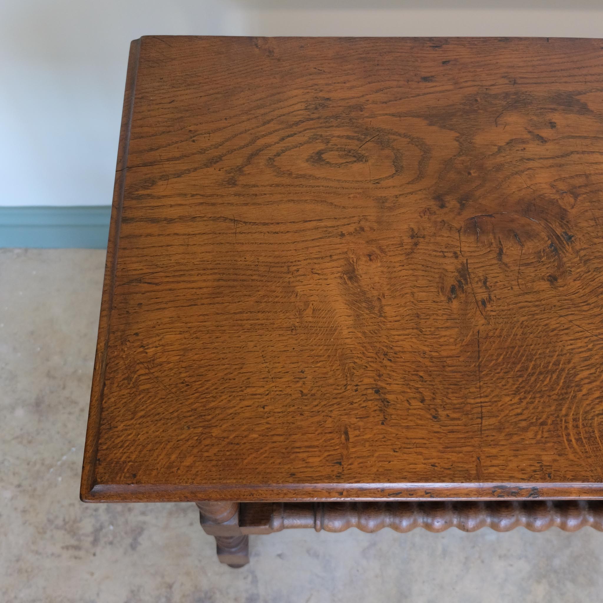 19TH CENTURY OAK BOBBIN SIDE TABLE