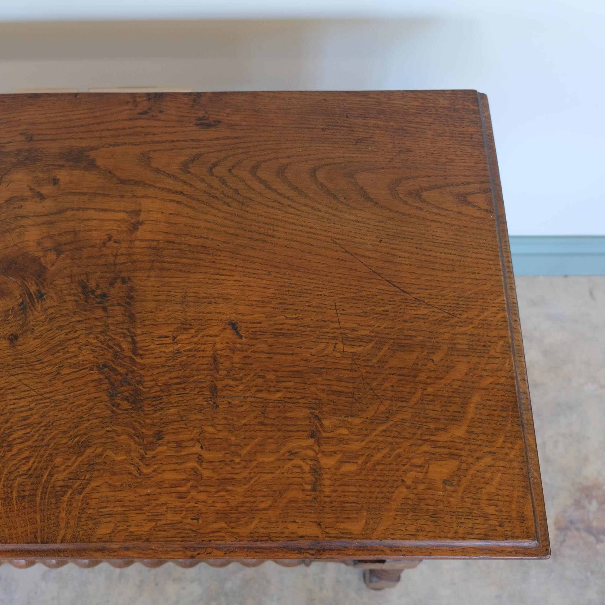 19TH CENTURY OAK BOBBIN SIDE TABLE