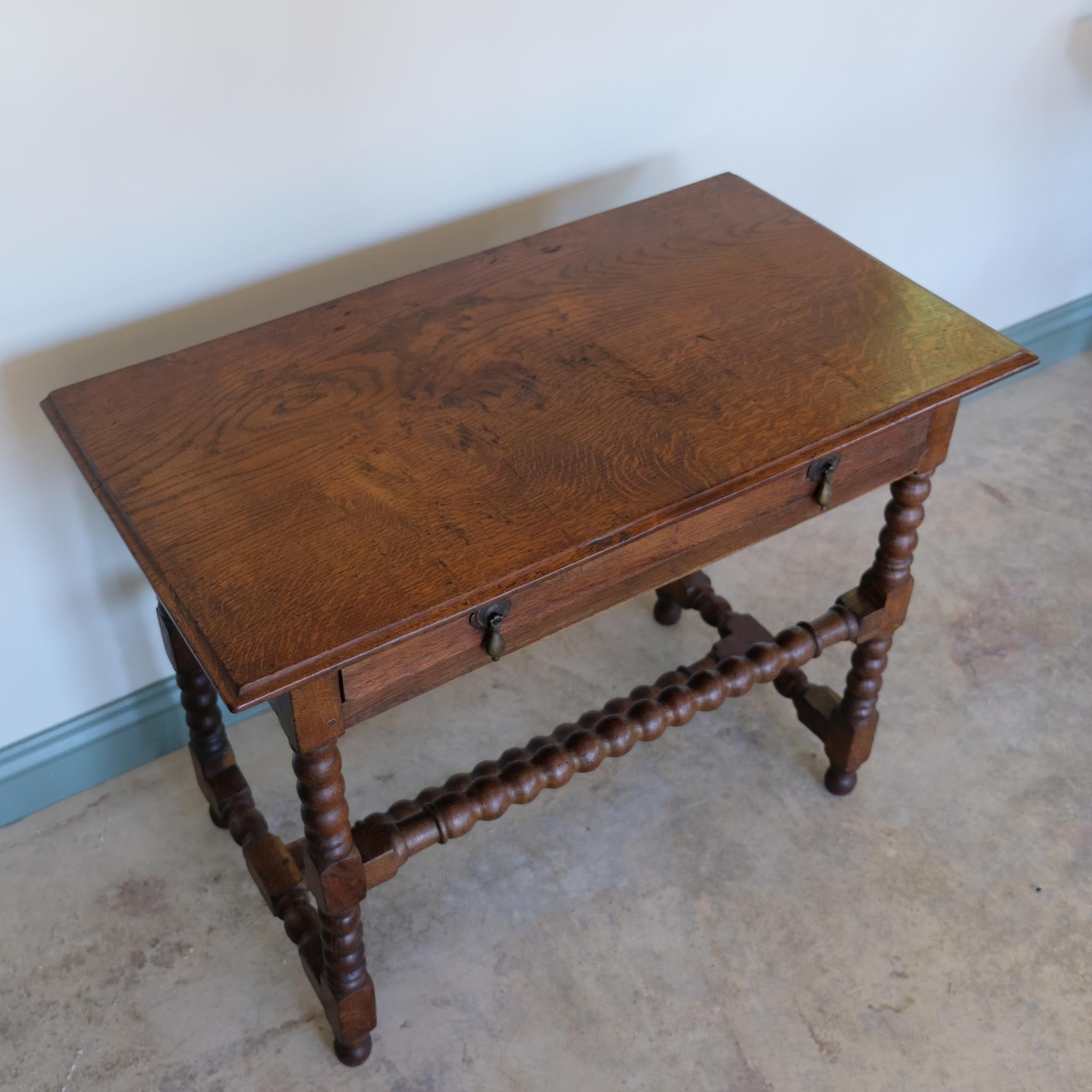 19TH CENTURY OAK BOBBIN SIDE TABLE