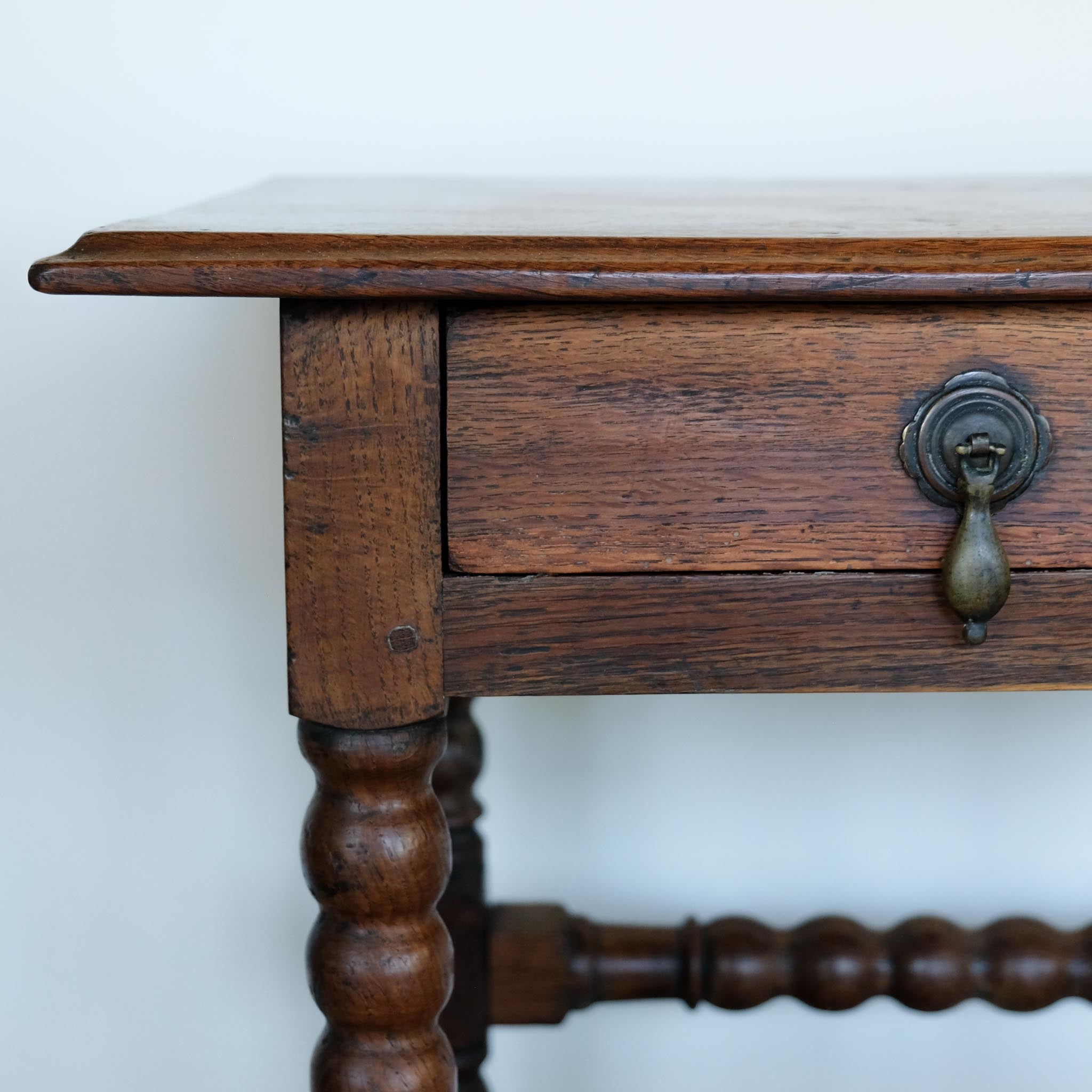 19TH CENTURY OAK BOBBIN SIDE TABLE