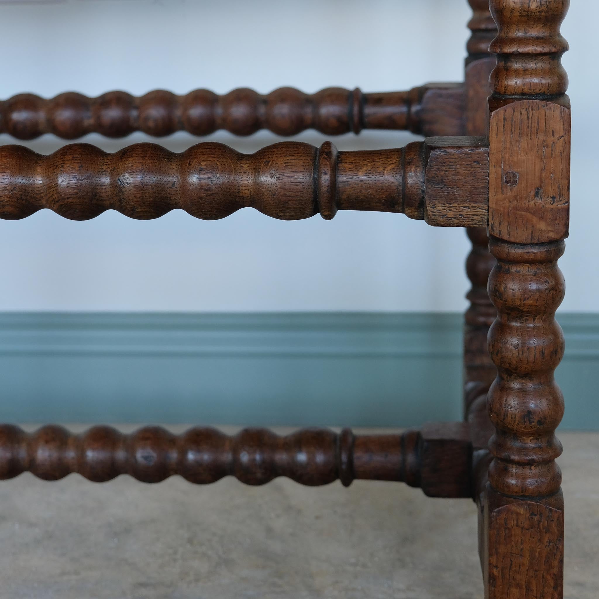 19TH CENTURY OAK BOBBIN SIDE TABLE