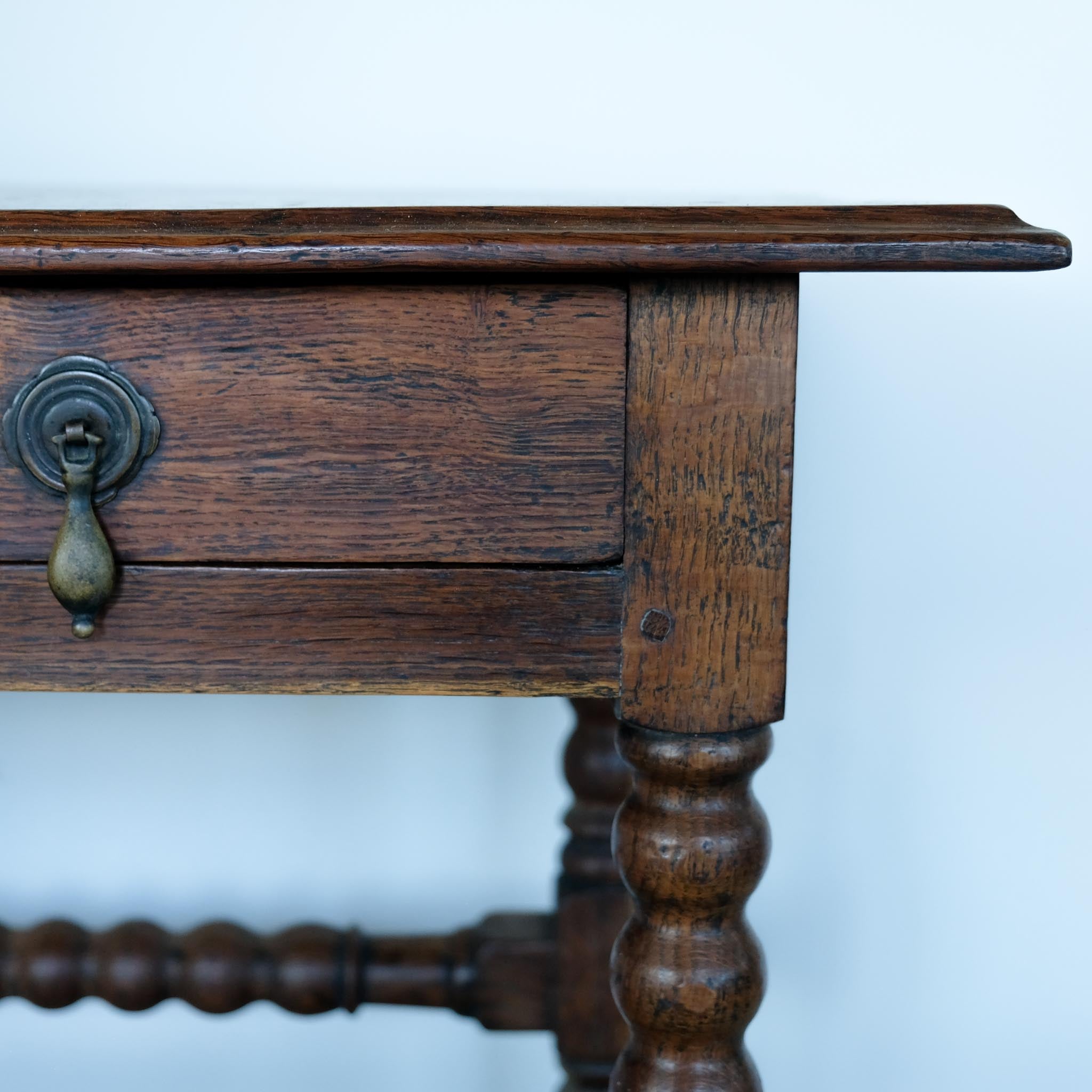 19TH CENTURY OAK BOBBIN SIDE TABLE