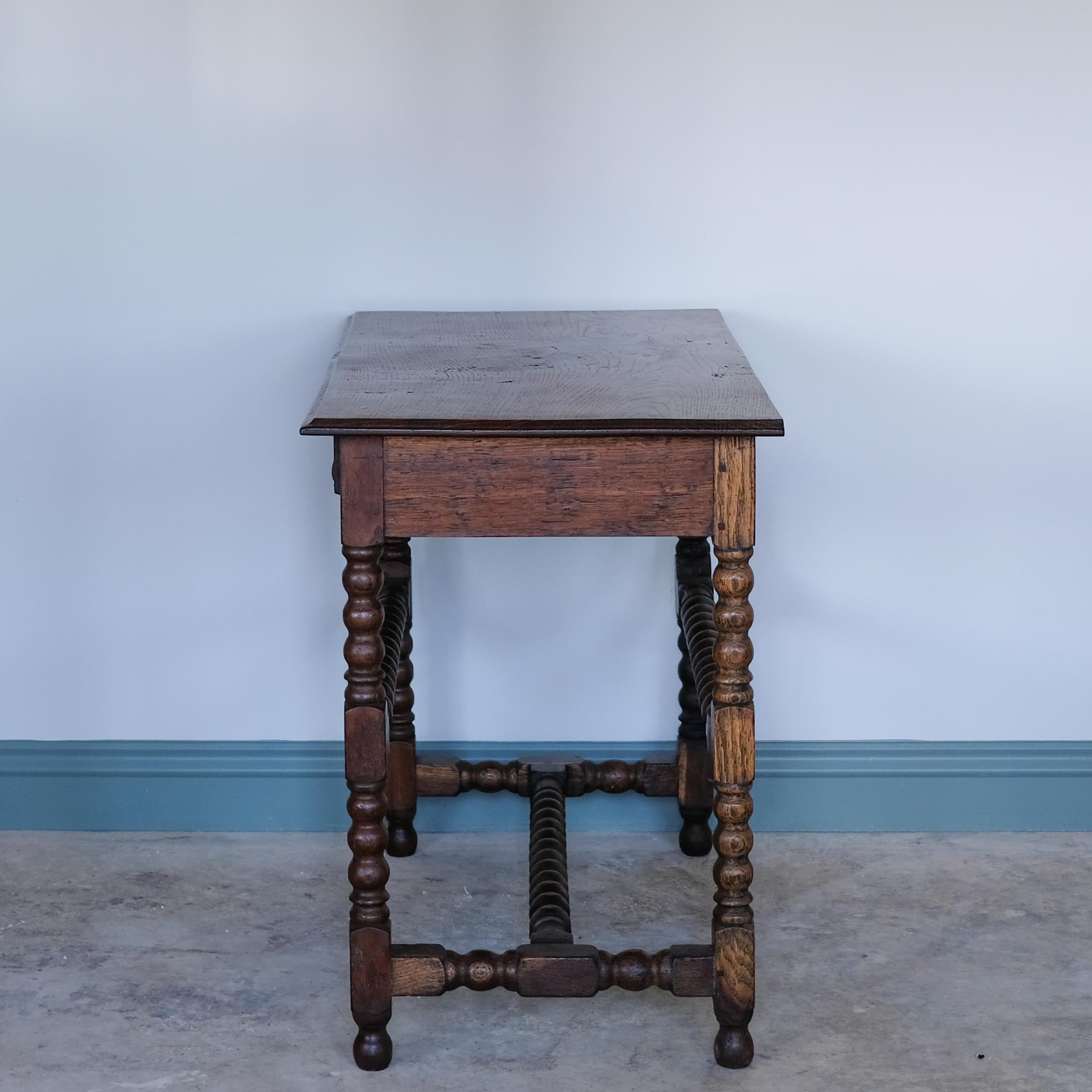 19TH CENTURY OAK BOBBIN SIDE TABLE