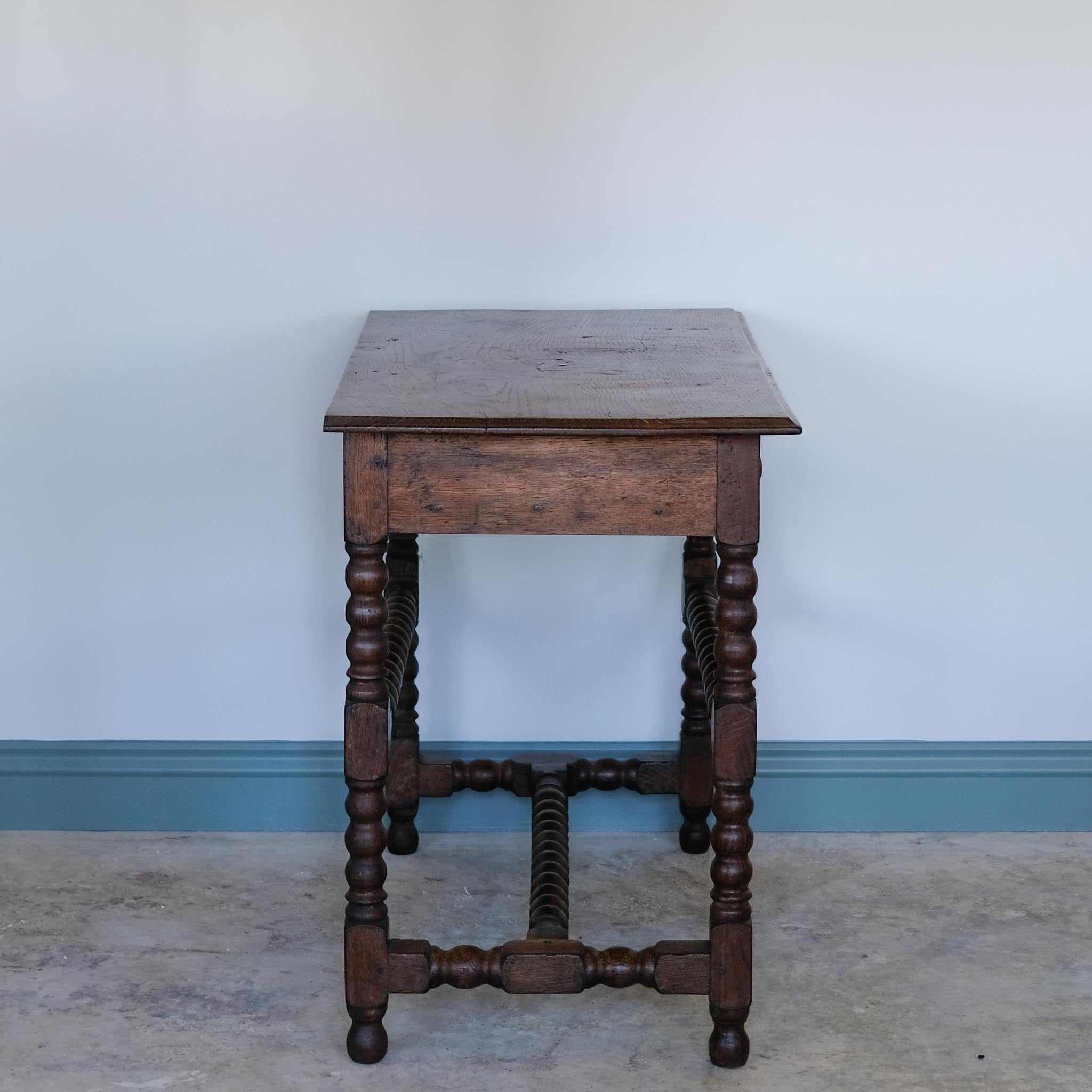 19TH CENTURY OAK BOBBIN SIDE TABLE