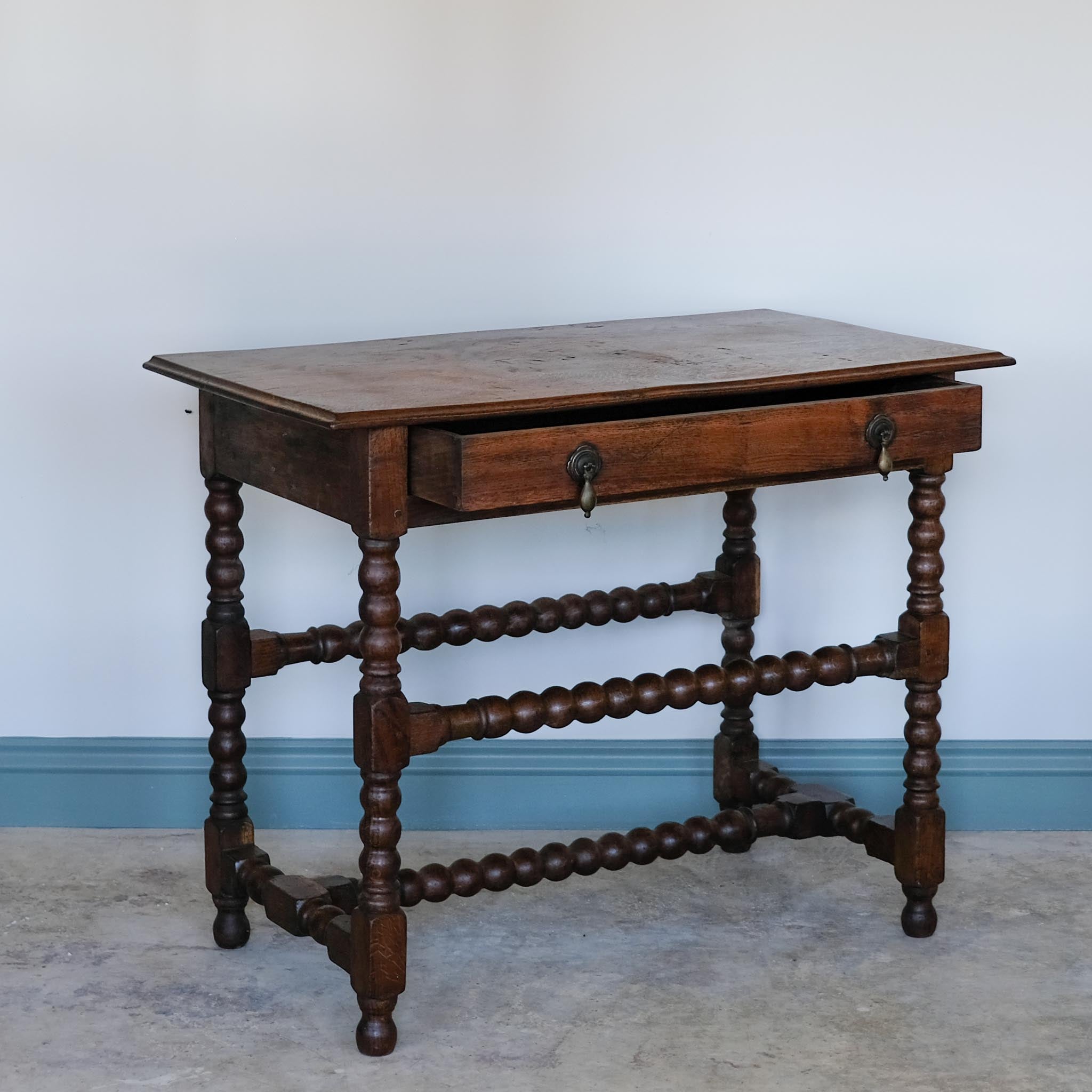 19TH CENTURY OAK BOBBIN SIDE TABLE