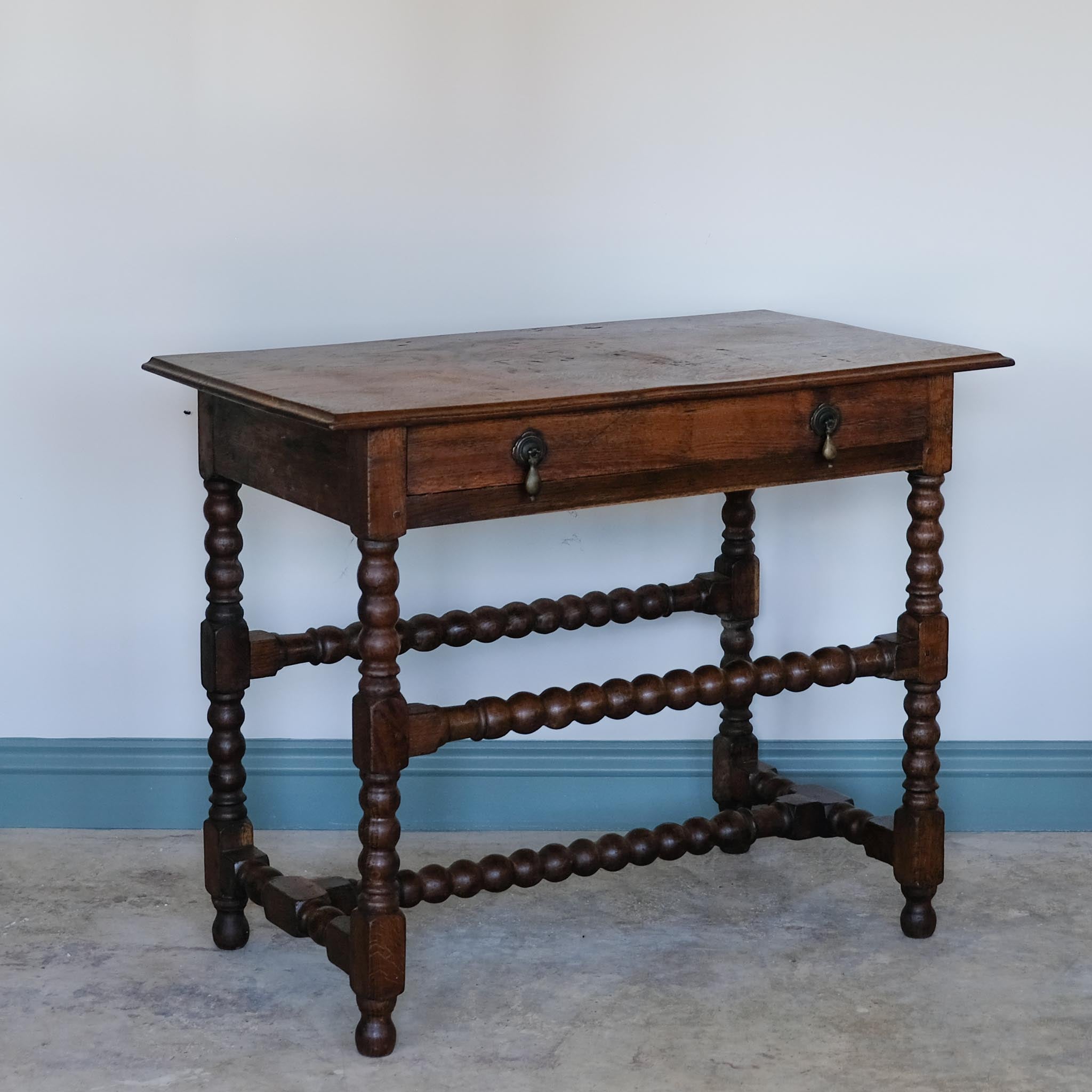 19TH CENTURY OAK BOBBIN SIDE TABLE