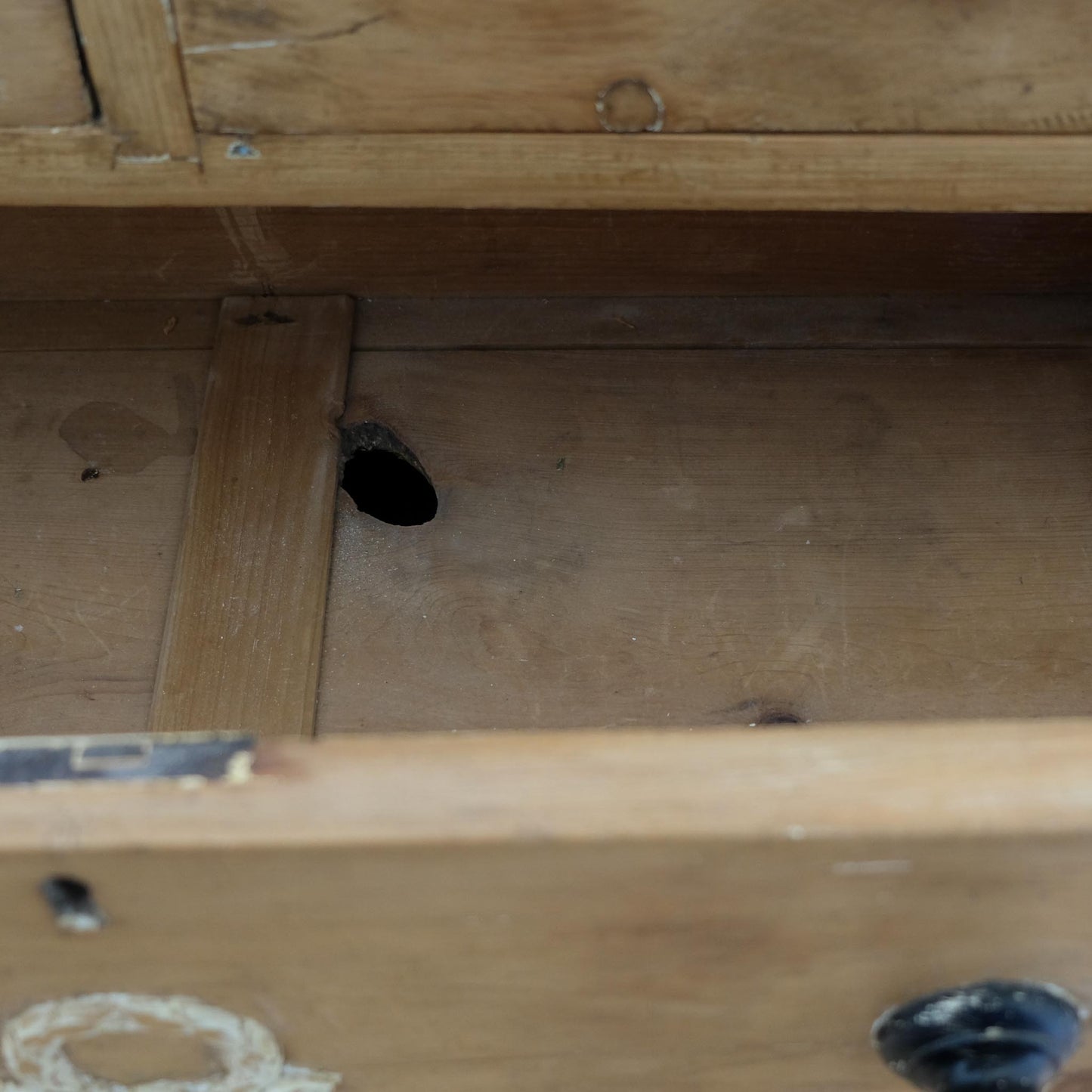 VICTORIAN PINE CHEST OF DRAWERS