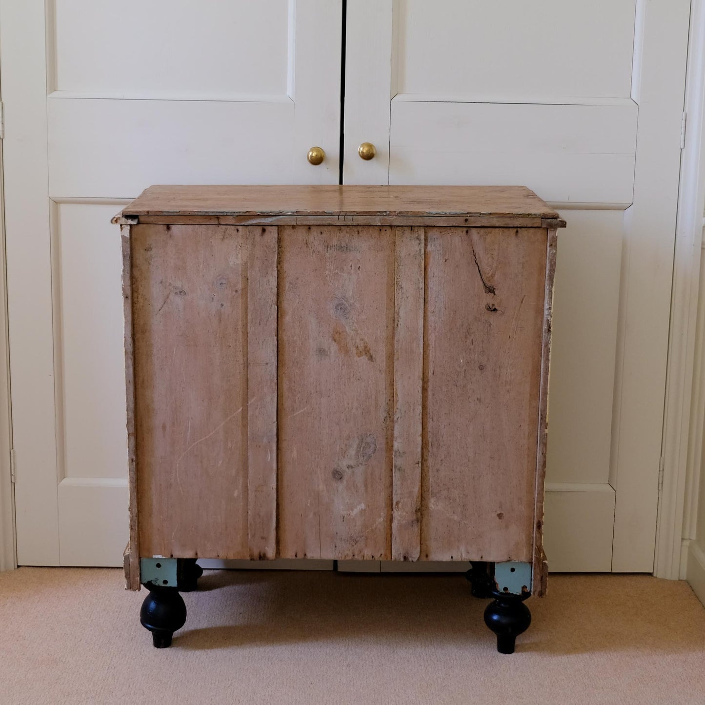 VICTORIAN PINE CHEST OF DRAWERS