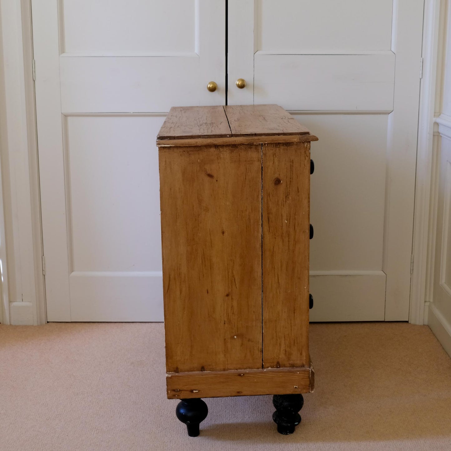 VICTORIAN PINE CHEST OF DRAWERS