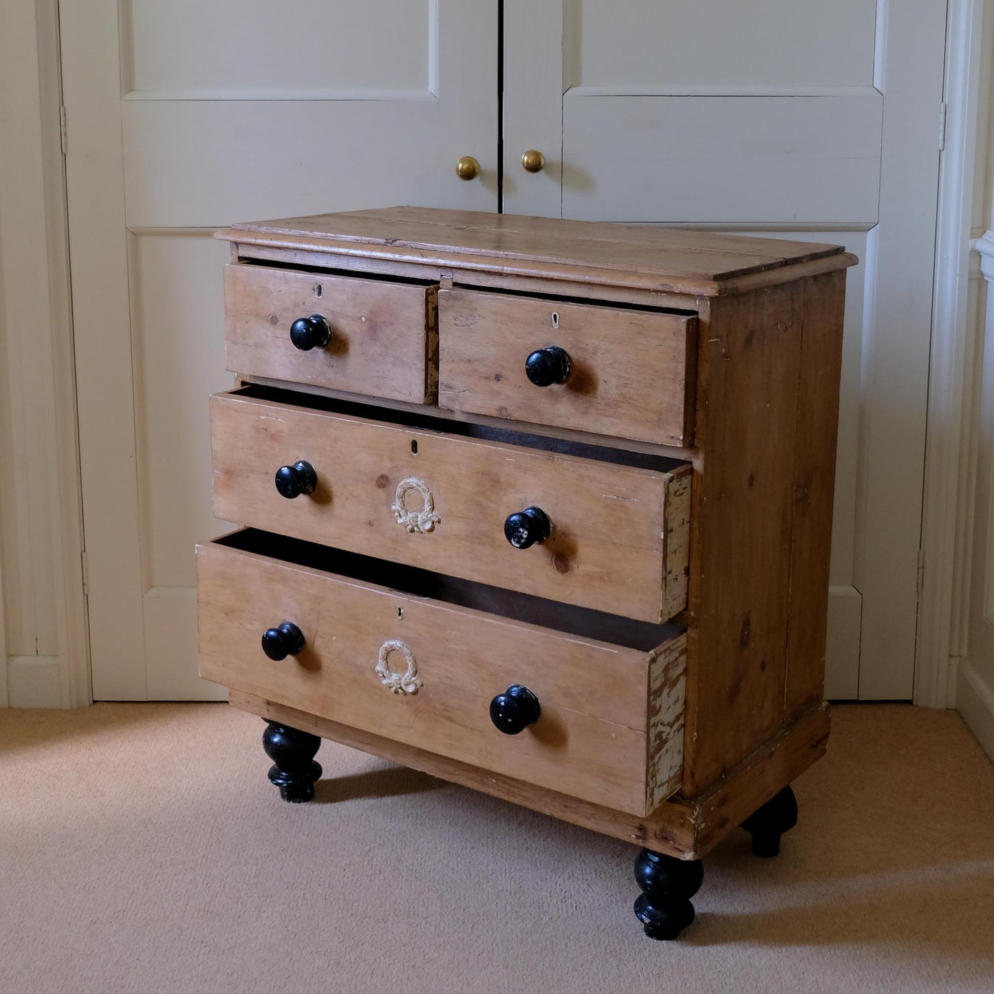 VICTORIAN PINE CHEST OF DRAWERS