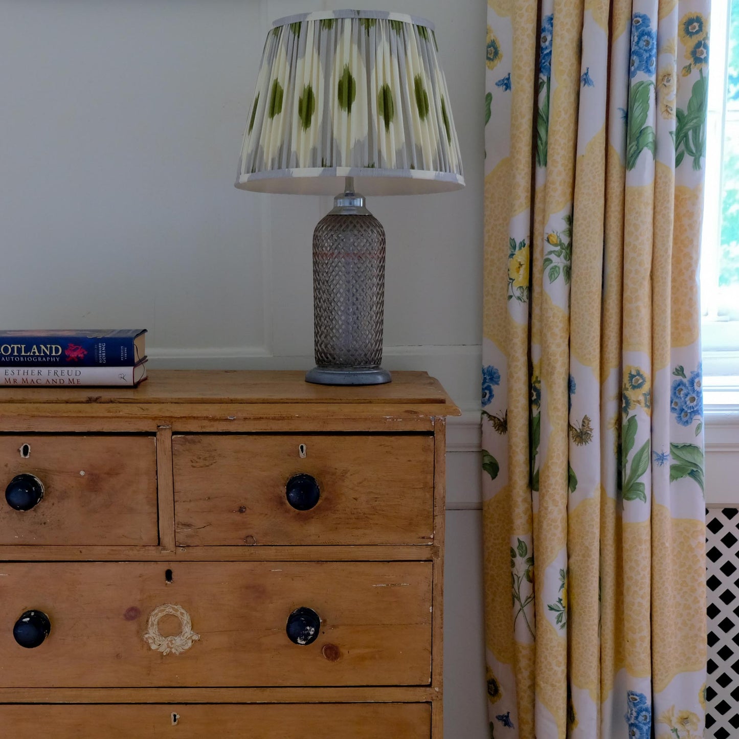 VICTORIAN PINE CHEST OF DRAWERS