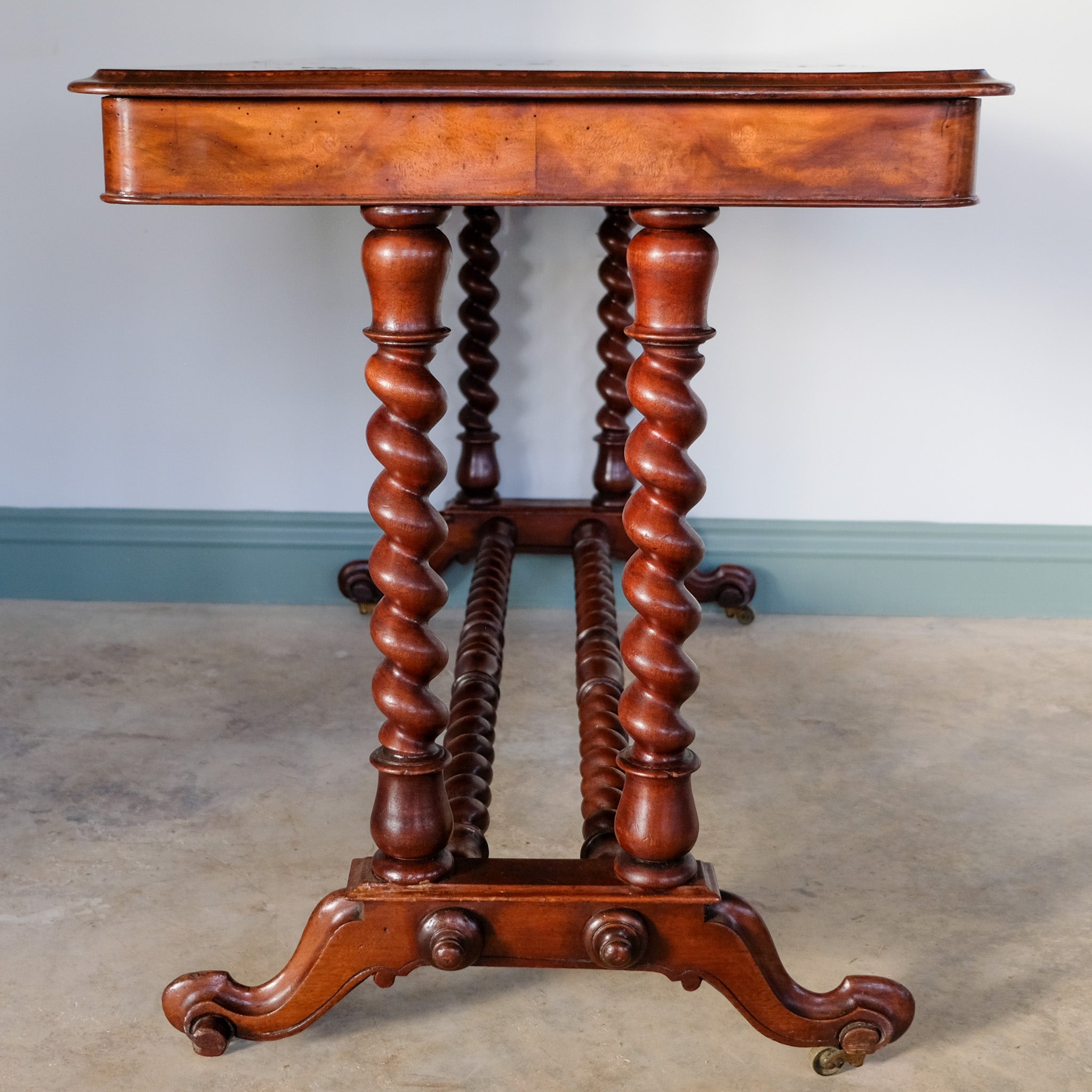 A VICTORIAN WALNUT AND ROSEWOOD LIBRARY TABLE