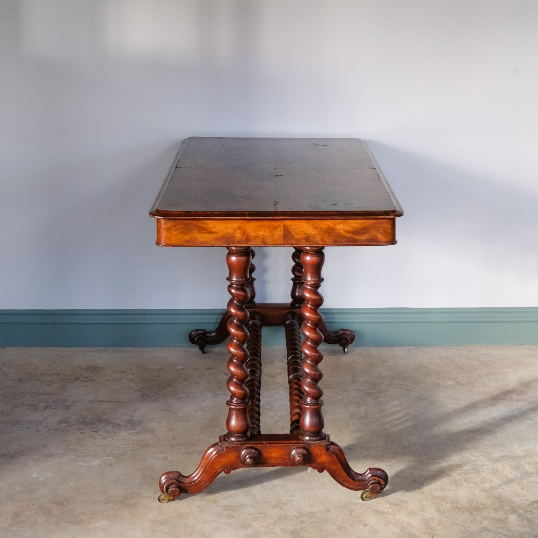 A VICTORIAN WALNUT AND ROSEWOOD LIBRARY TABLE