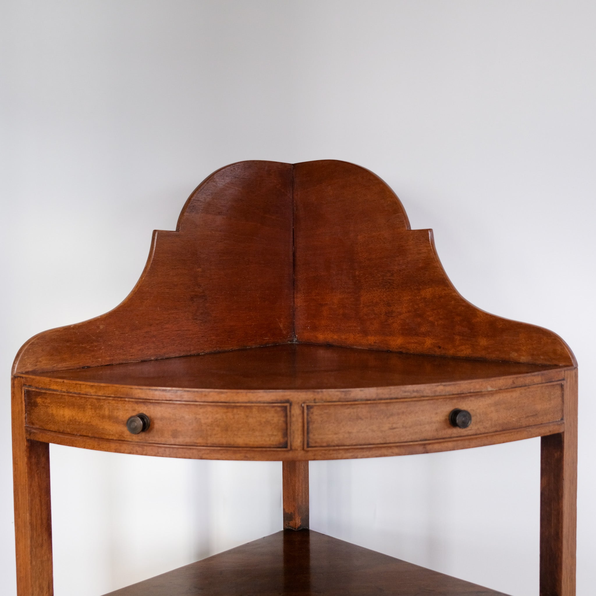 GEORGE III MAHOGANY CORNER WASHSTAND