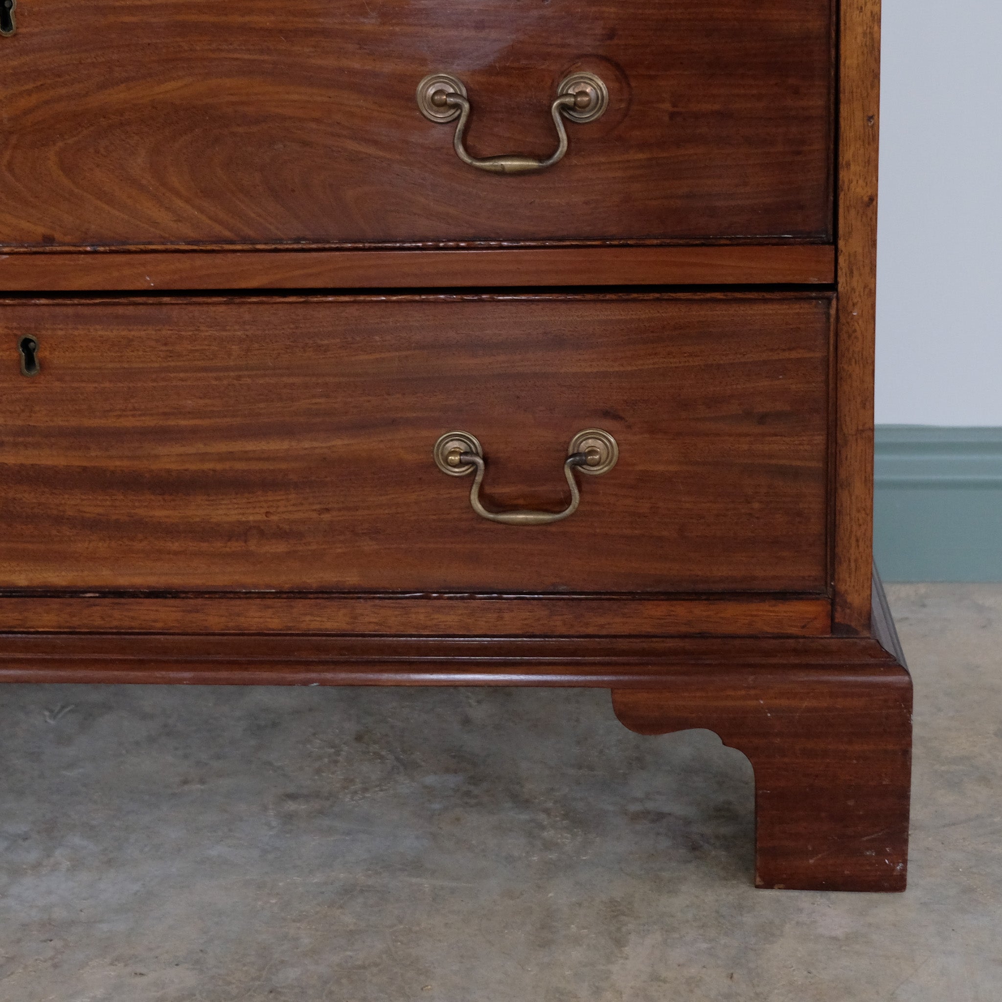 SMALL MAHOGANY CHEST OF DRAWERS