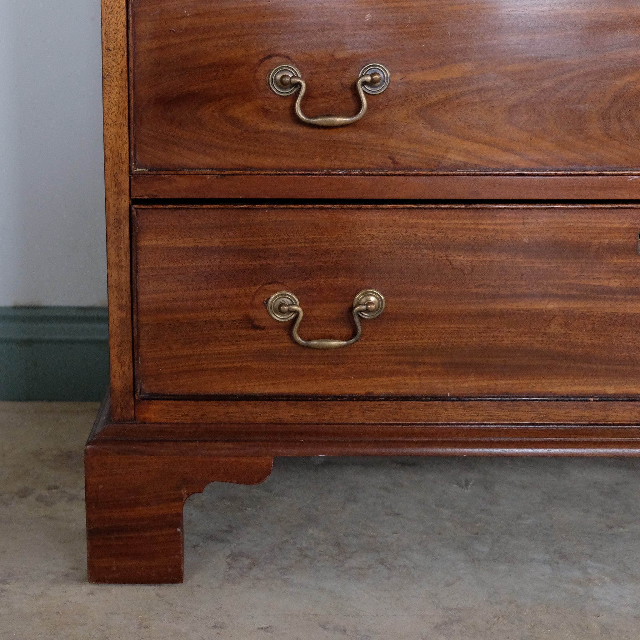 SMALL MAHOGANY CHEST OF DRAWERS